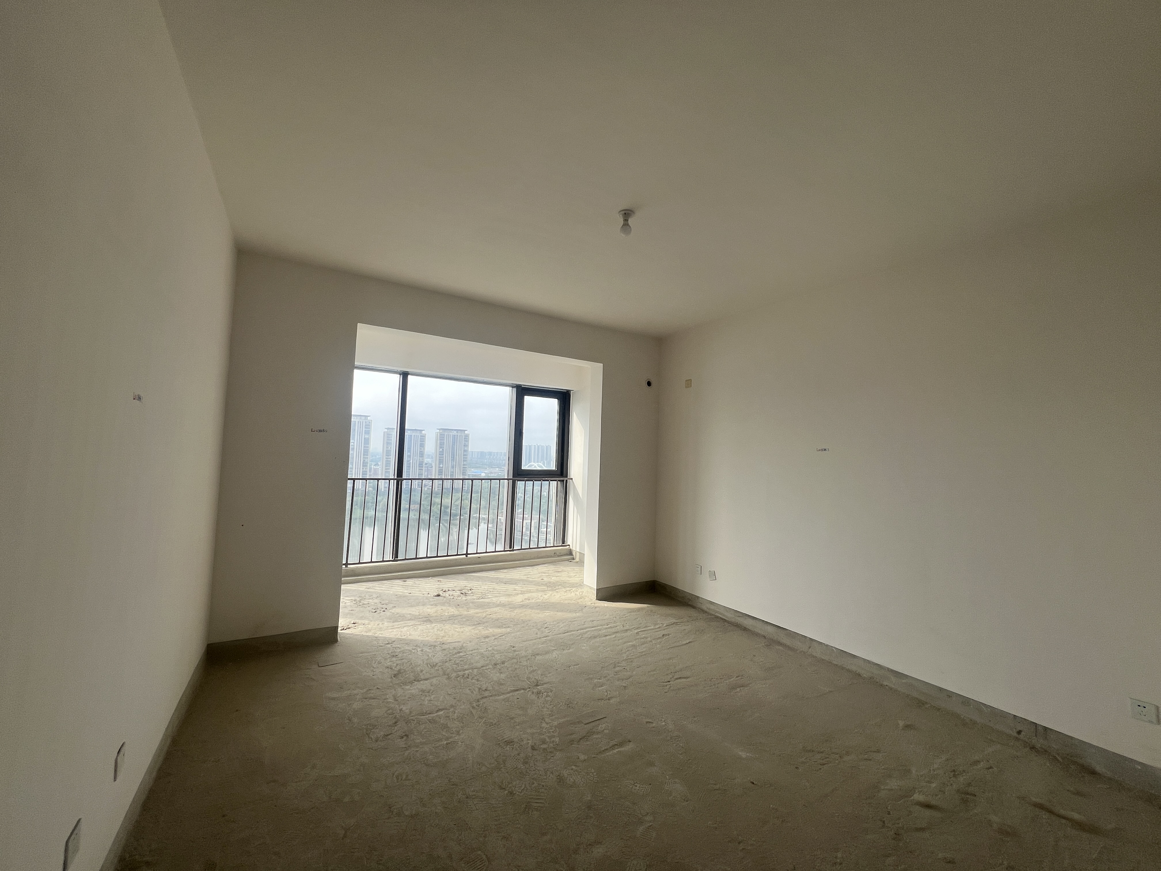 南山湖一号 4室2厅2卫 180m²