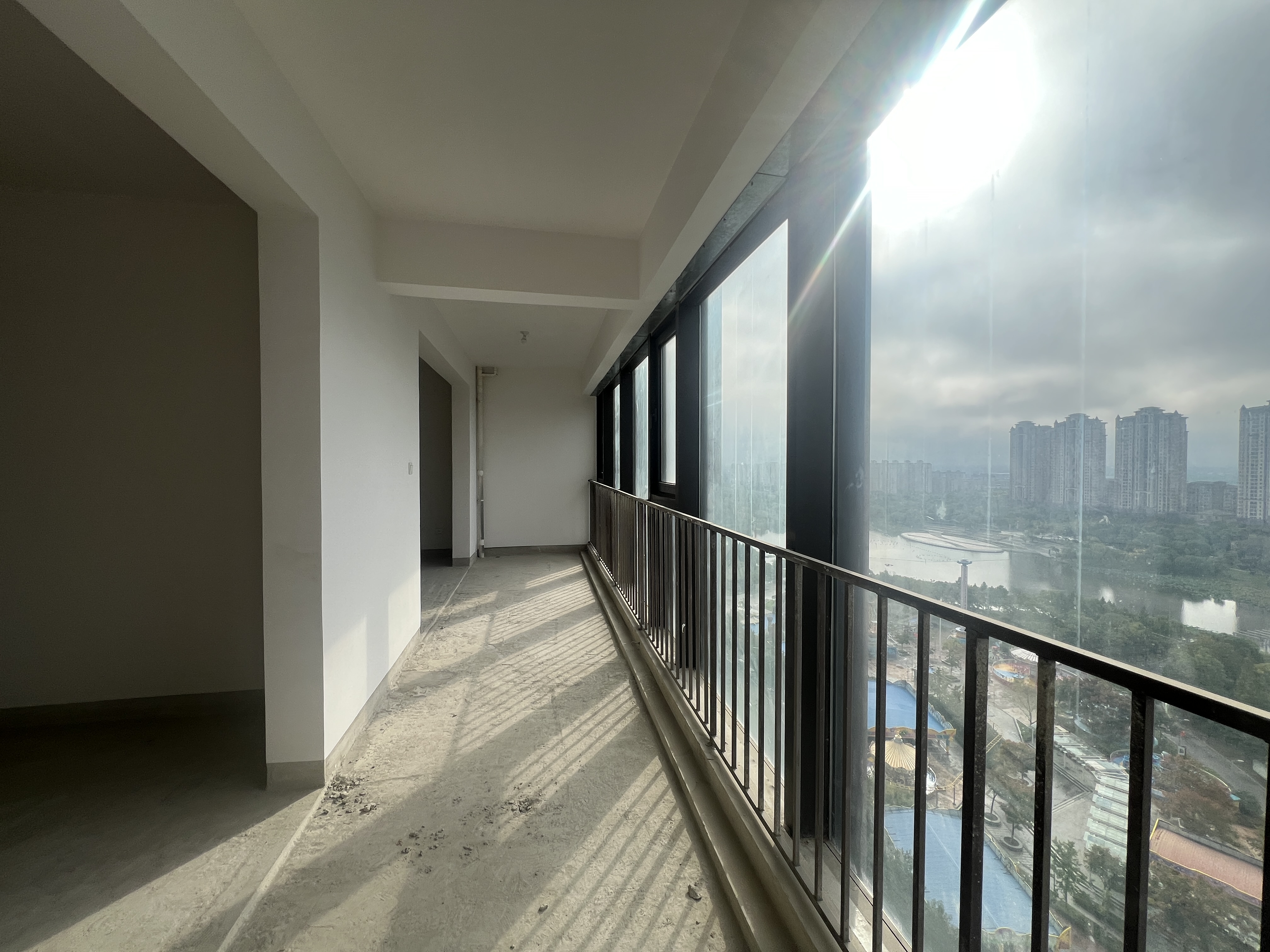 南山湖一号 4室2厅2卫 180m²