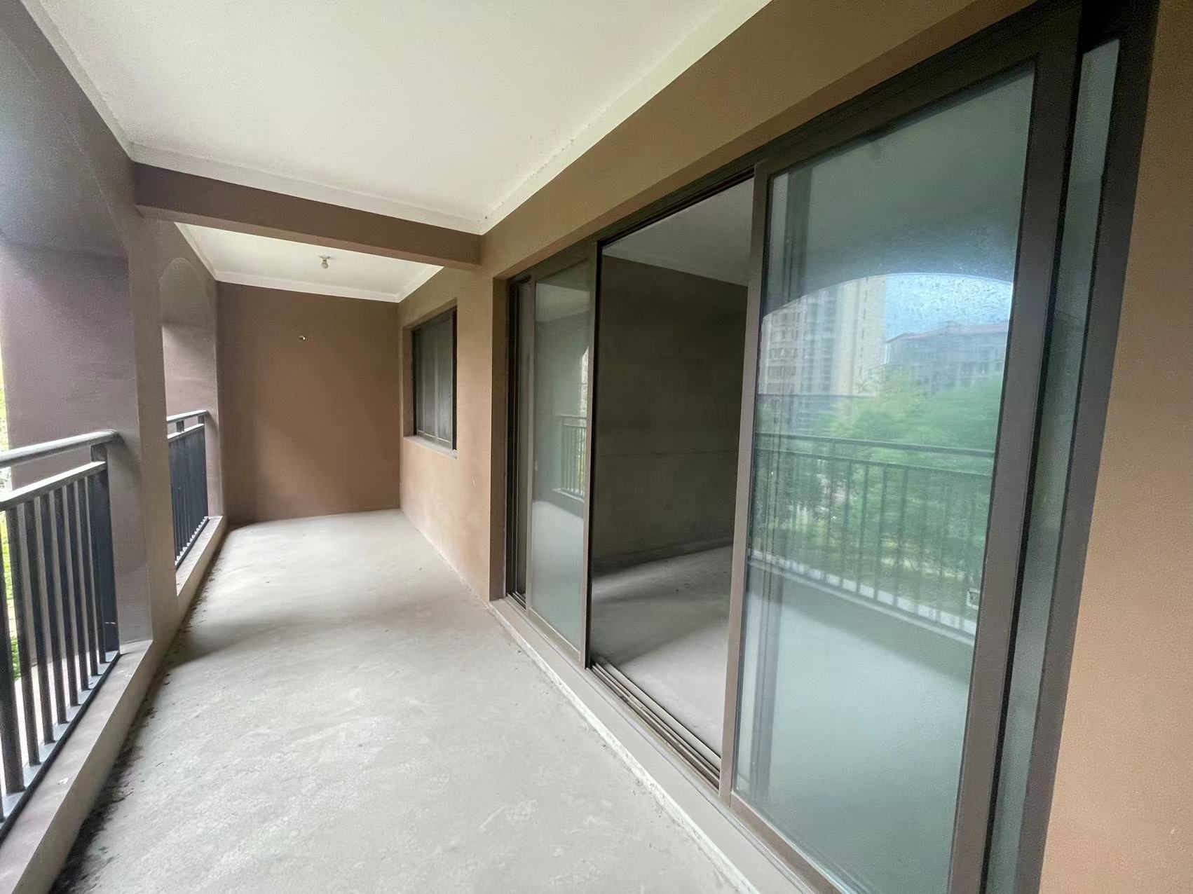 华强城 4室2厅2卫 142.00m&sup2;