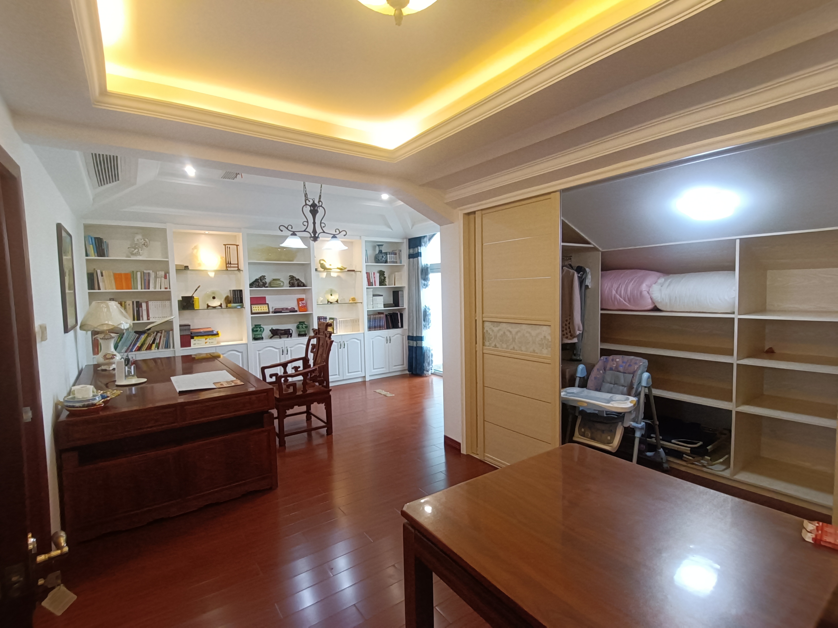 军山花园 4室2厅4卫 223m&sup2;