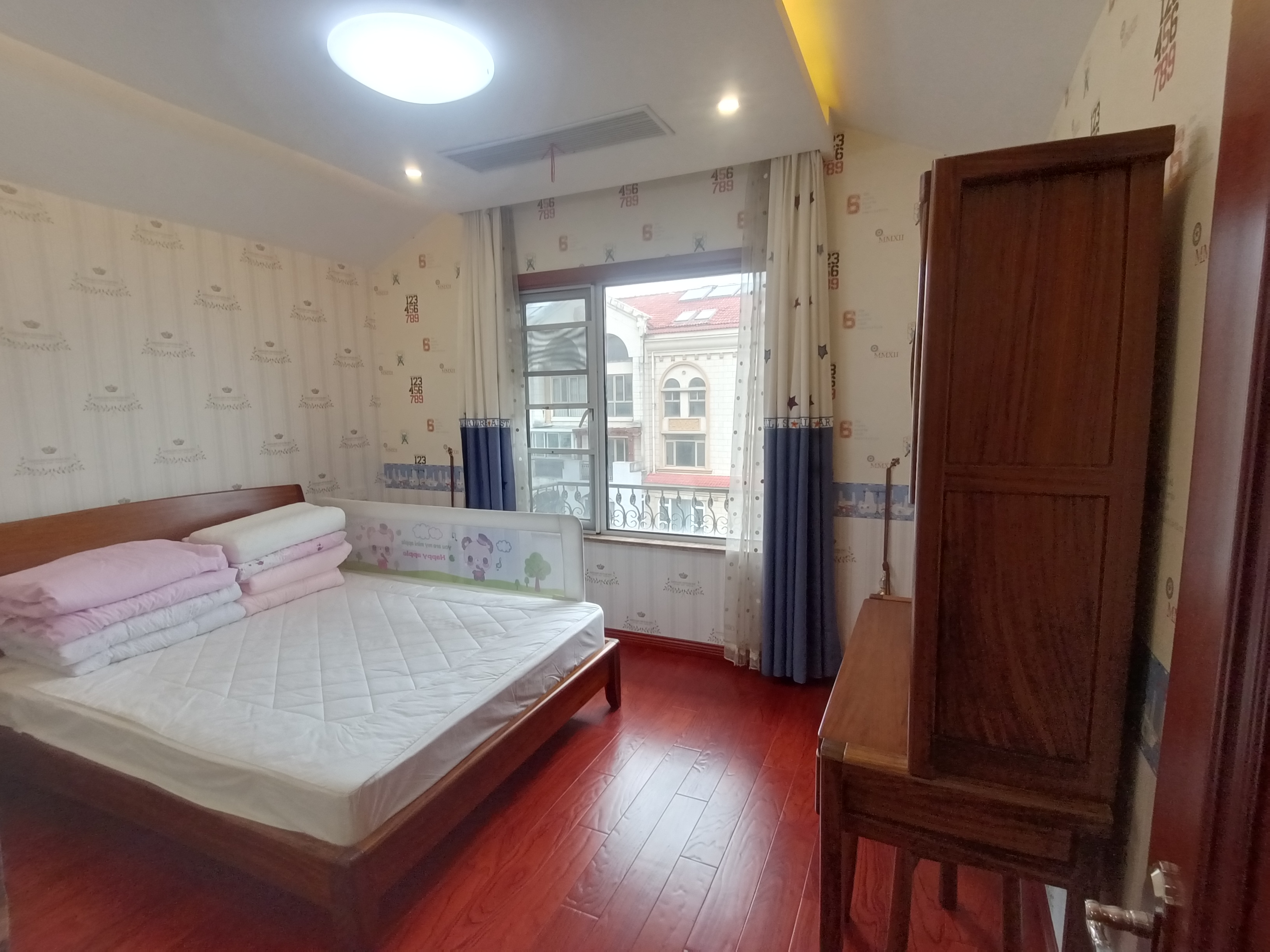 军山花园 4室2厅4卫 223m&sup2;