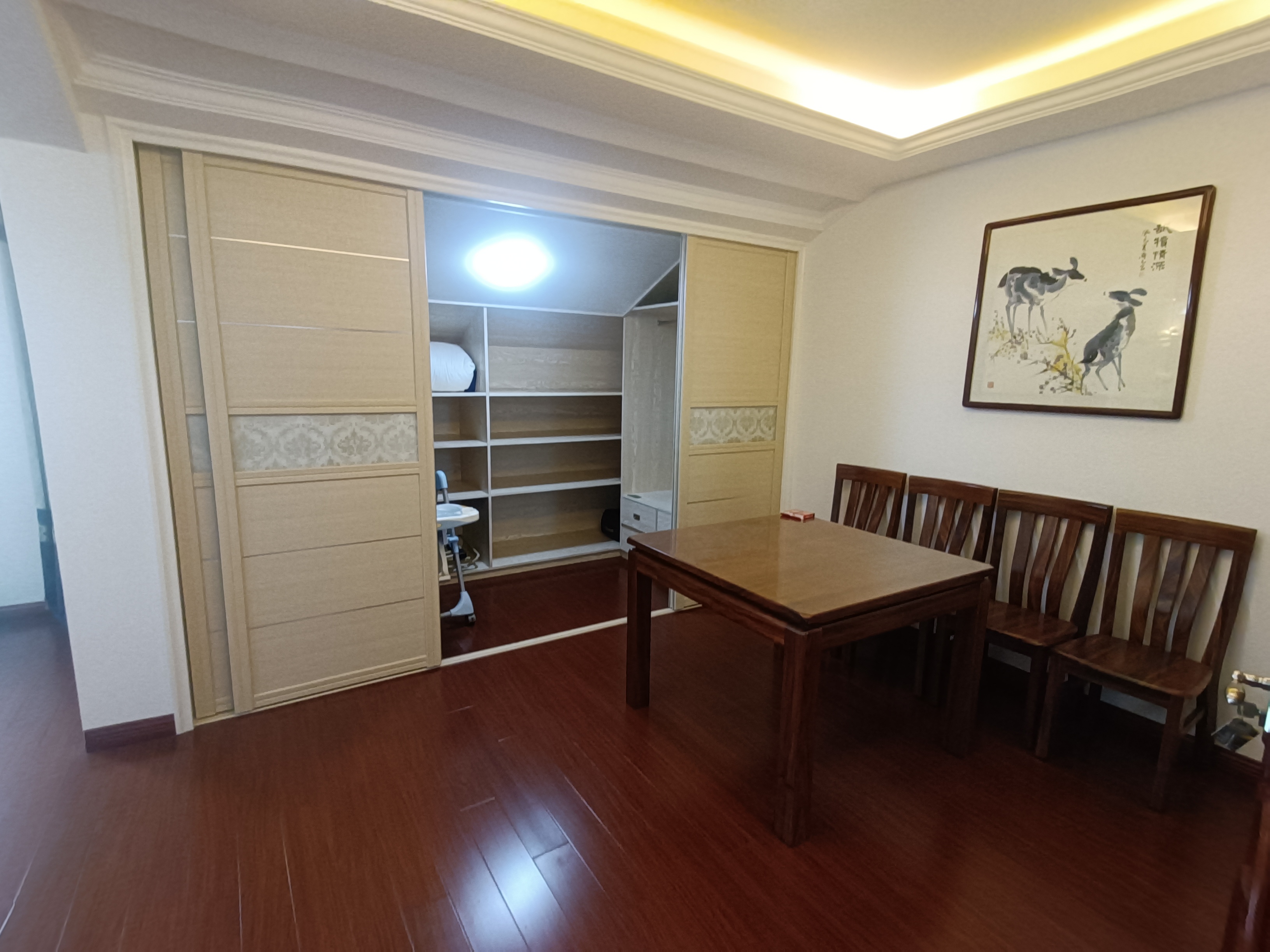 军山花园 4室2厅4卫 223m&sup2;