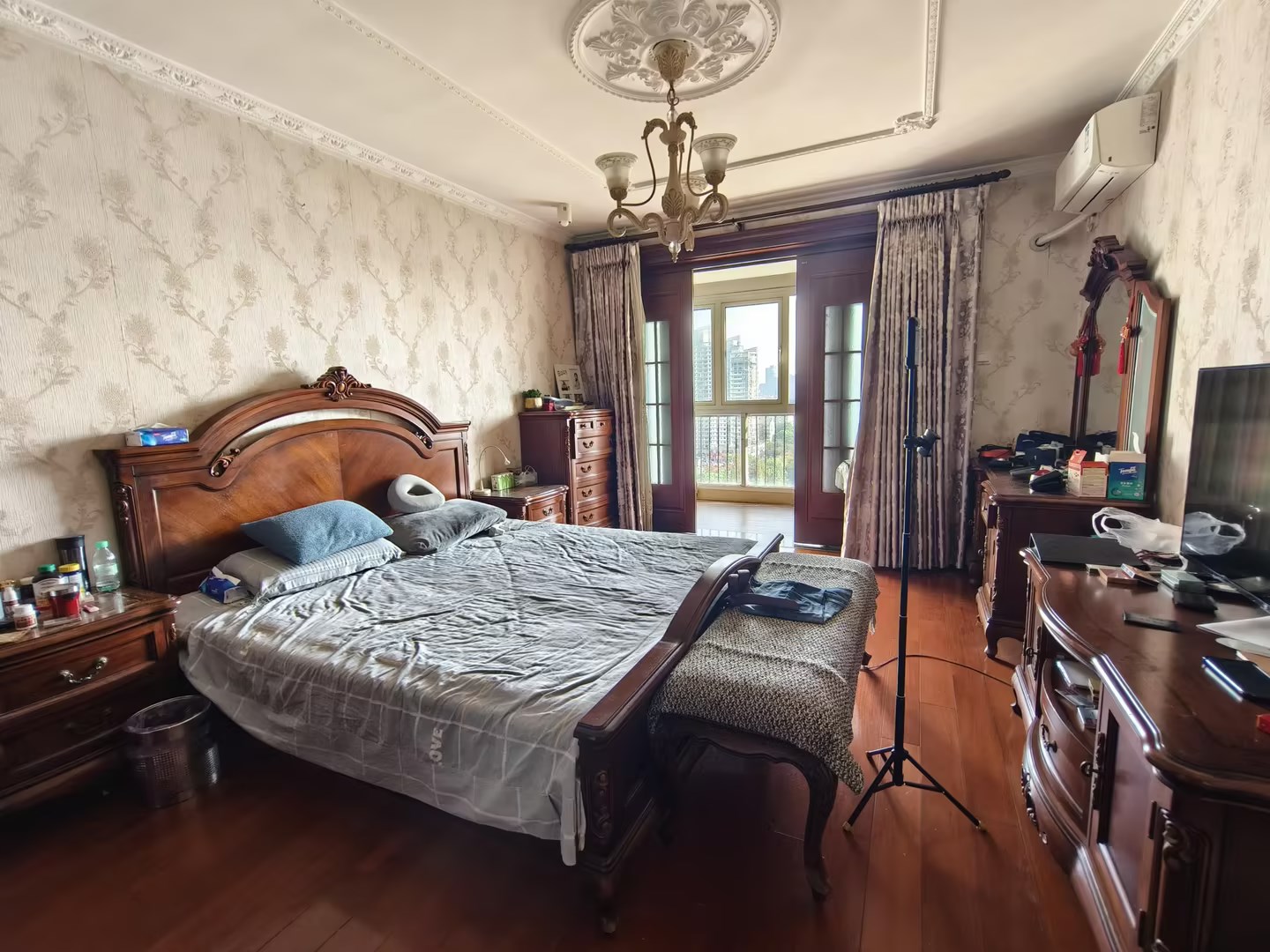 王府大厦 3室2厅2卫 196m&sup2;