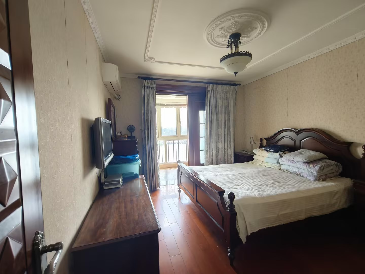 王府大厦 3室2厅2卫 196m&sup2;