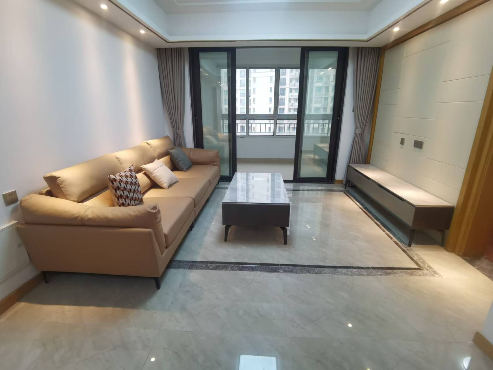 中南世纪花城三期 4室2厅2卫 145m²
