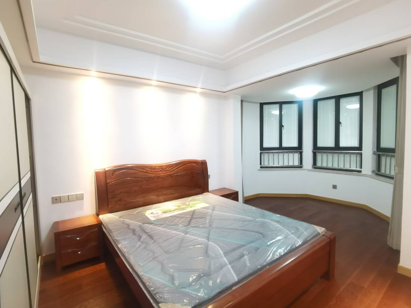 中南世纪花城三期 4室2厅2卫 145m&sup2;