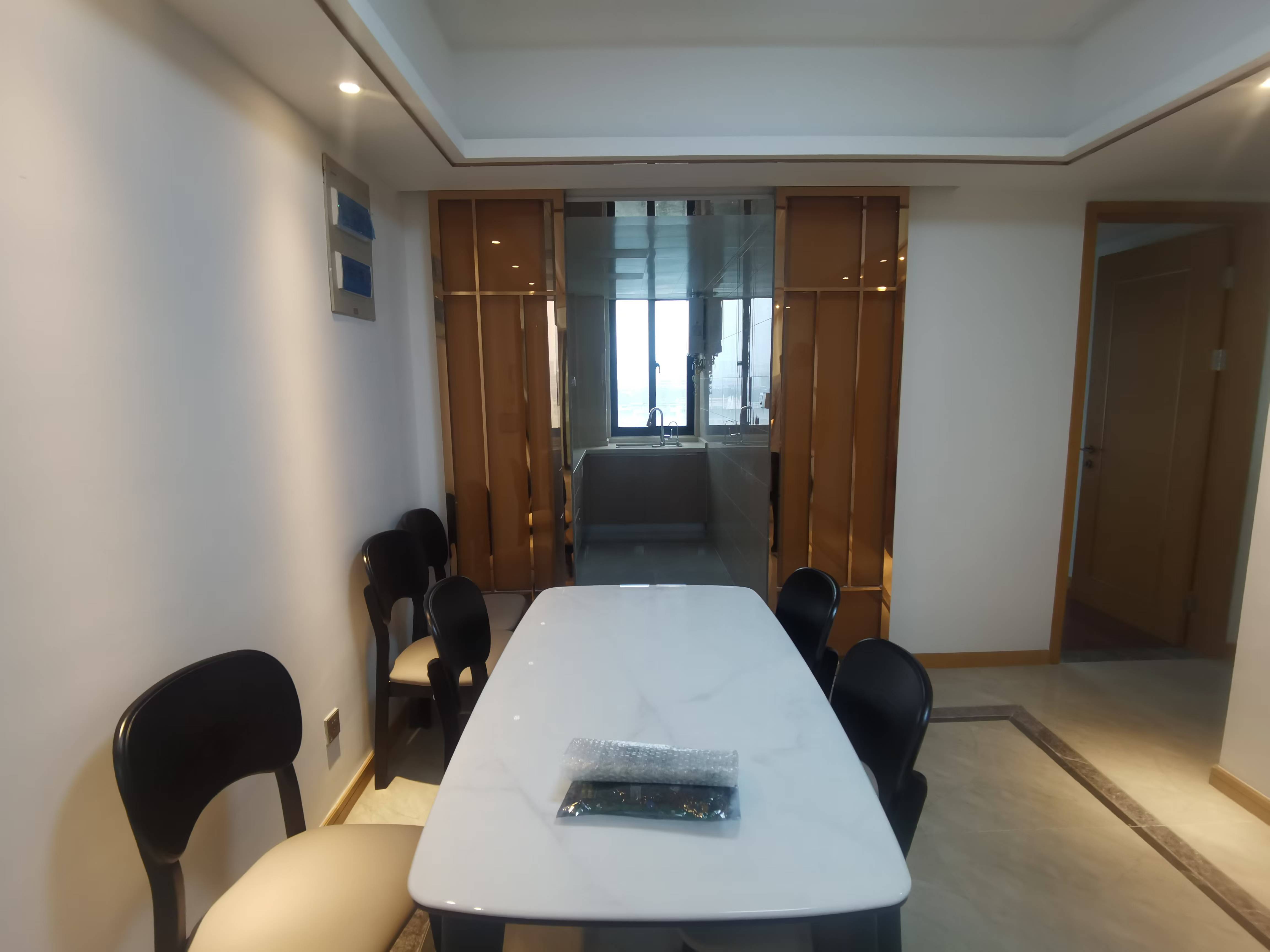 中南世纪花城三期 4室2厅2卫 145m&sup2;