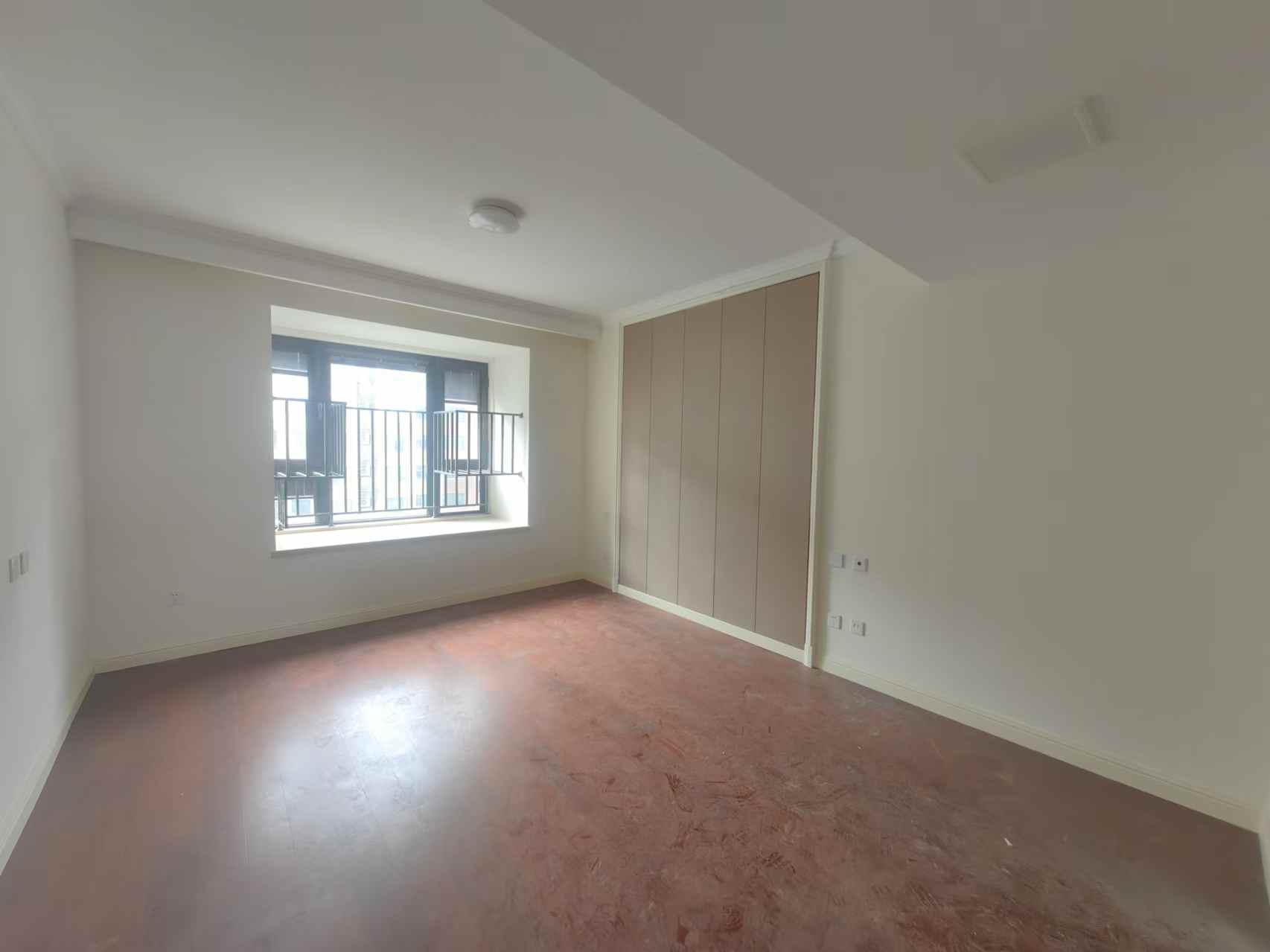 红星天铂 5室2厅2卫 160m&sup2;
