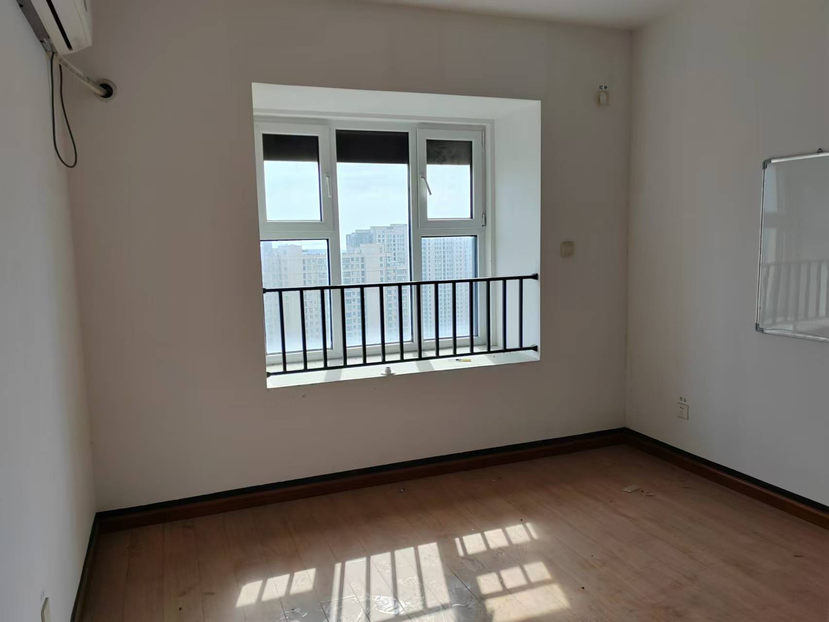 世茂新界 3室2厅1卫 123m&sup2;
