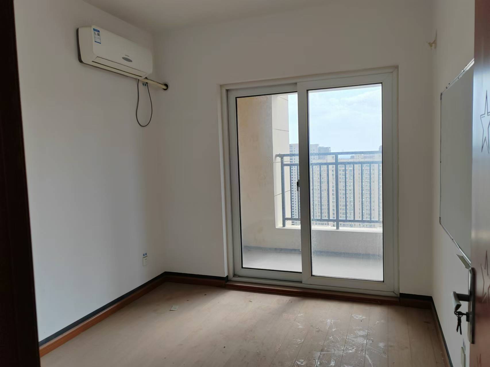 世茂新界 3室2厅1卫 123m&sup2;