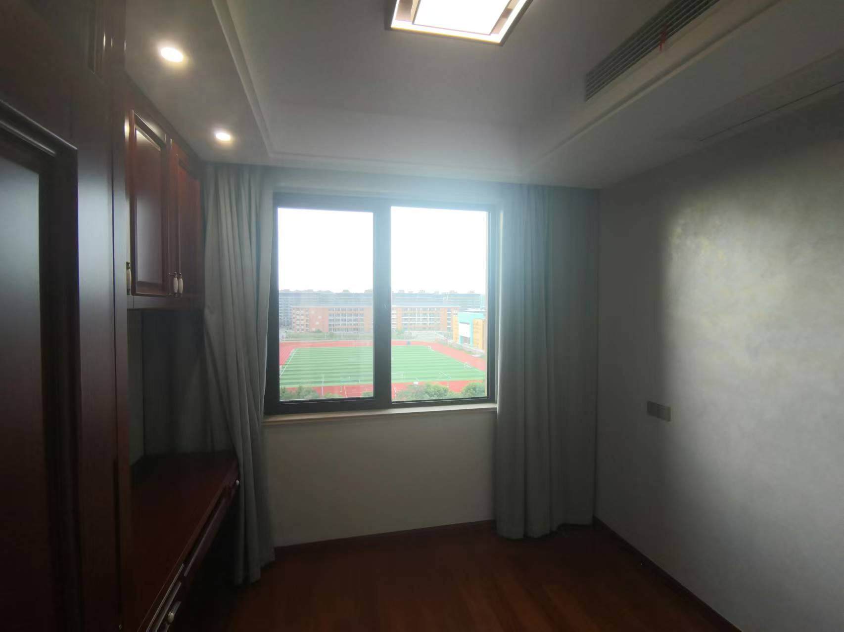 万濠山庄 4室2厅2卫 166.18m&sup2;