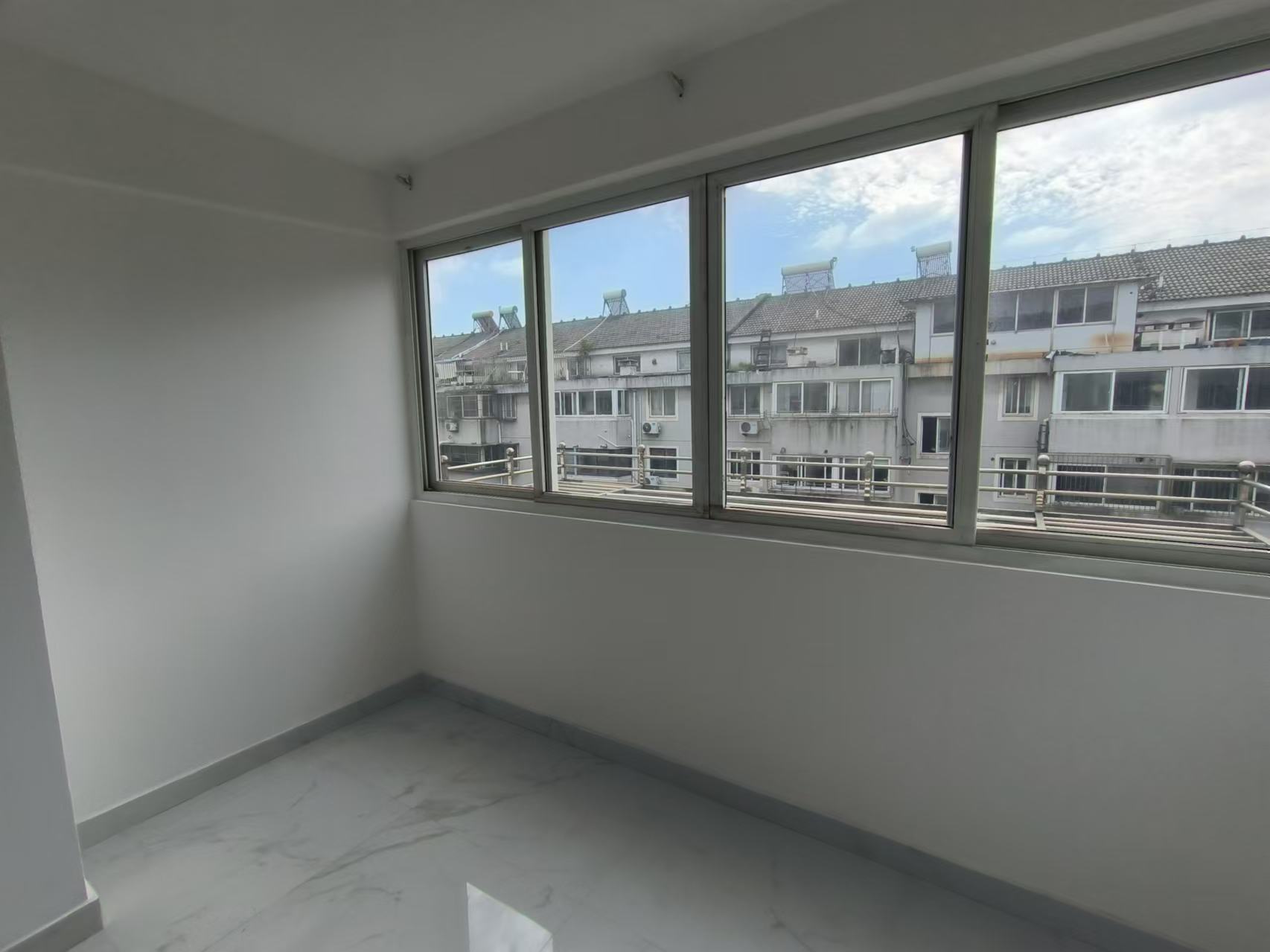 虹桥新苑 2室1厅1卫 90m&sup2;