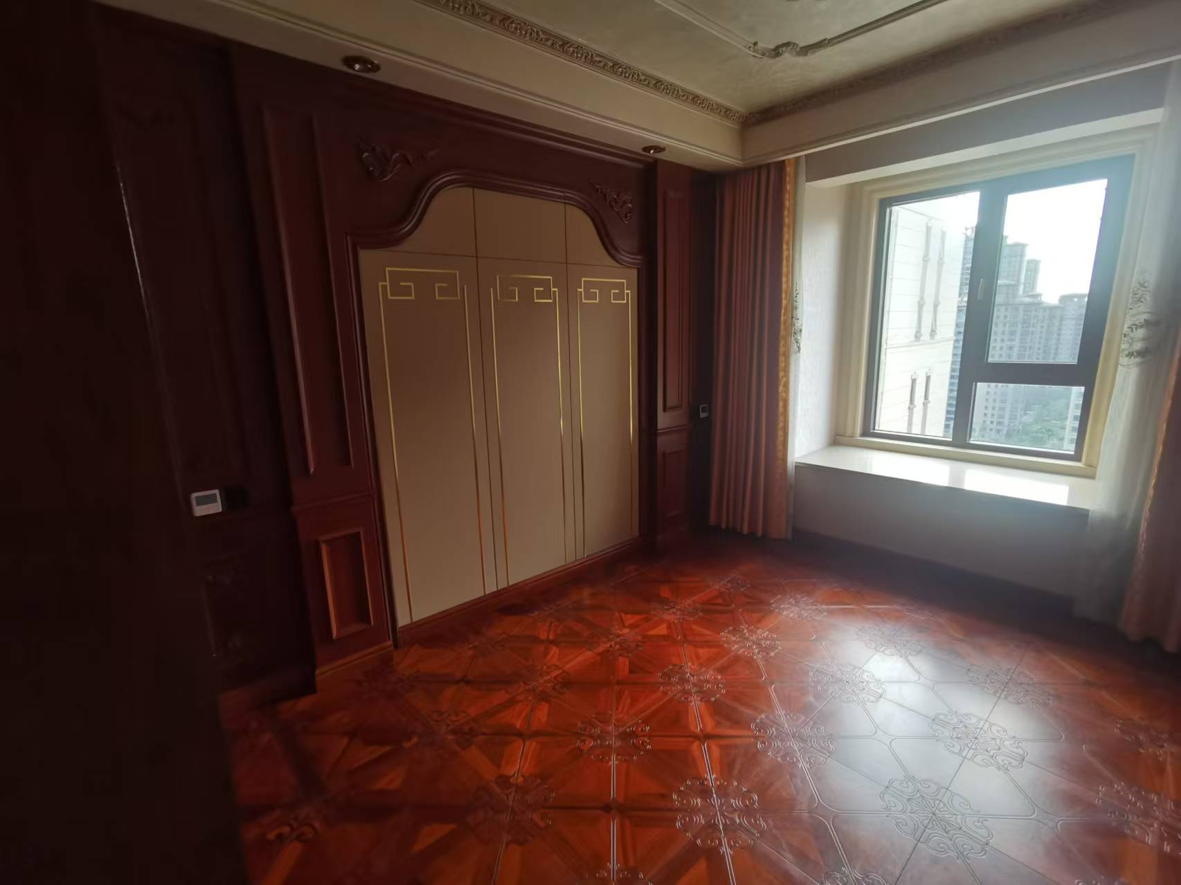 世茂九龙庭 4室2厅2卫 144m&sup2;
