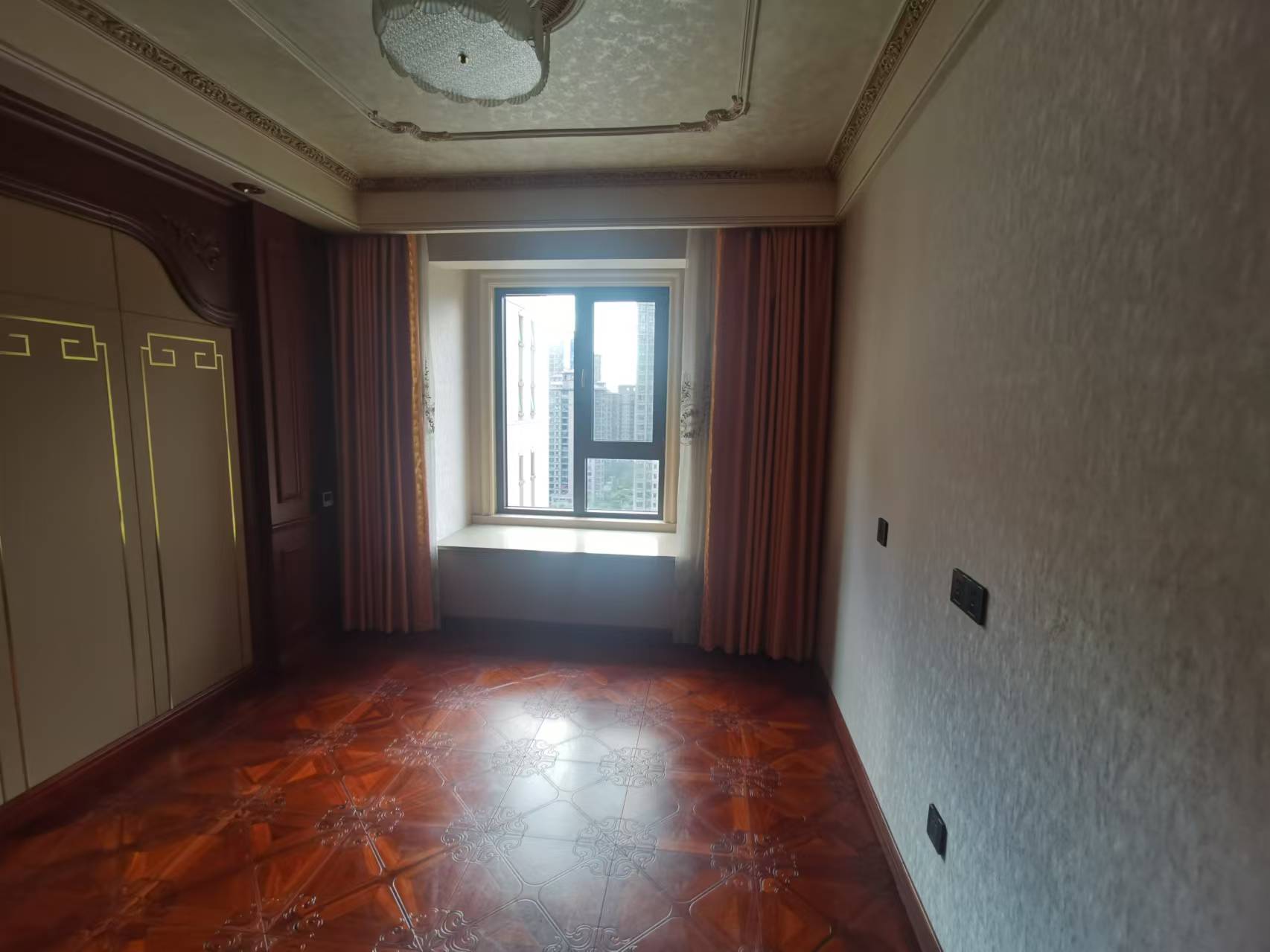 世茂九龙庭 4室2厅2卫 144m&sup2;