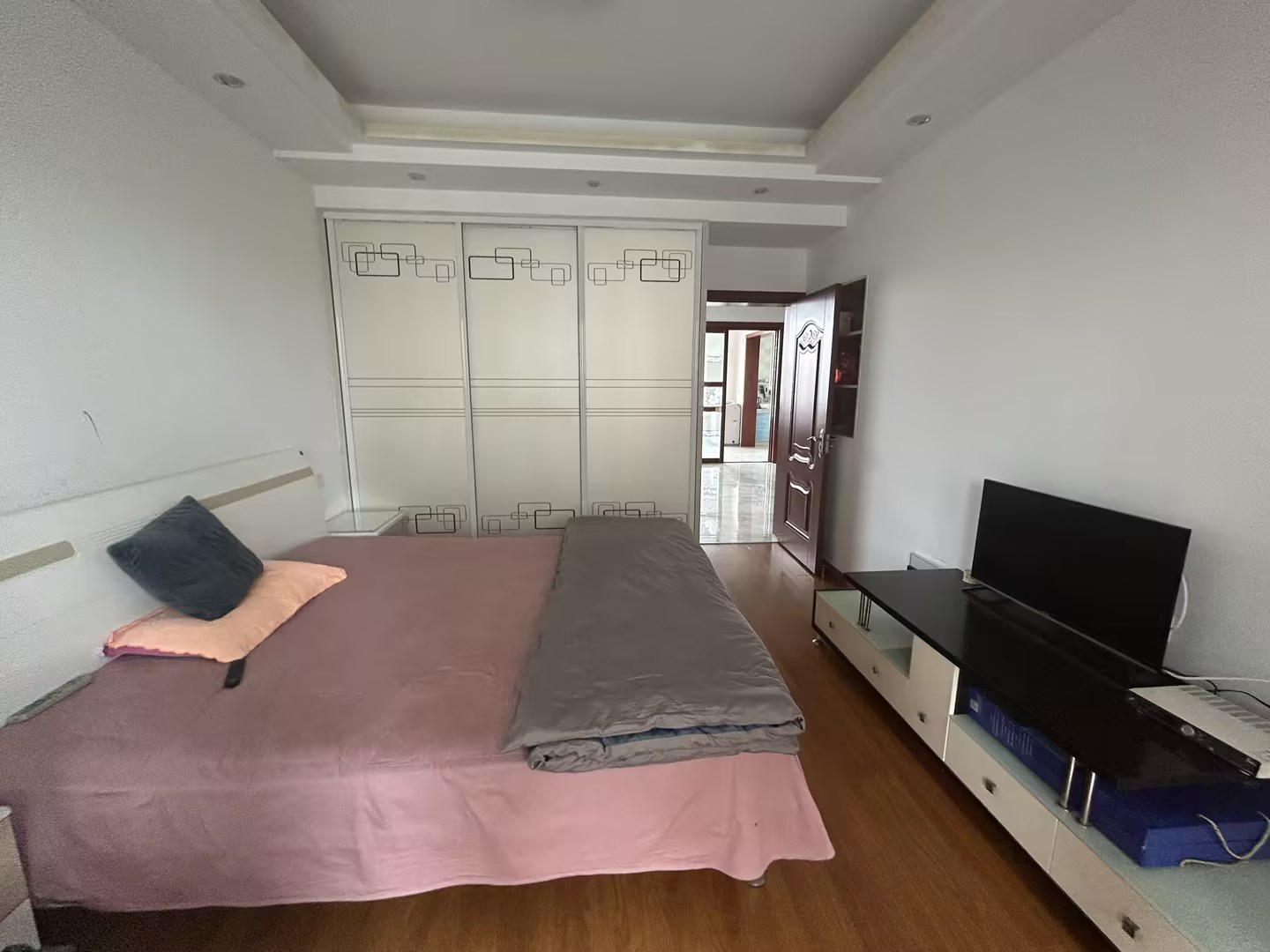 天霞苑 2室2厅2卫 110.00m&sup2;