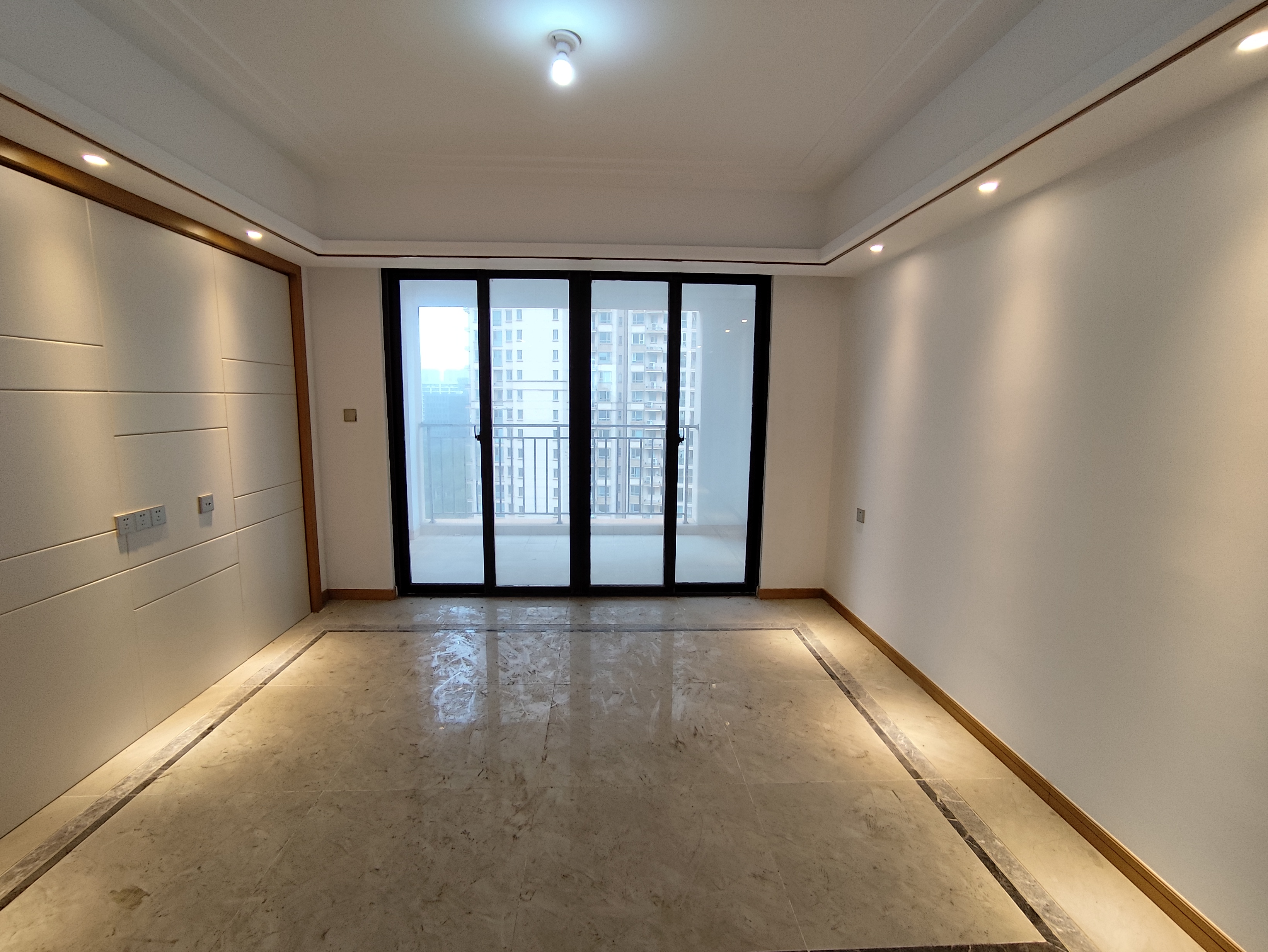 中南世纪花城三期 4室2厅2卫 141m²
