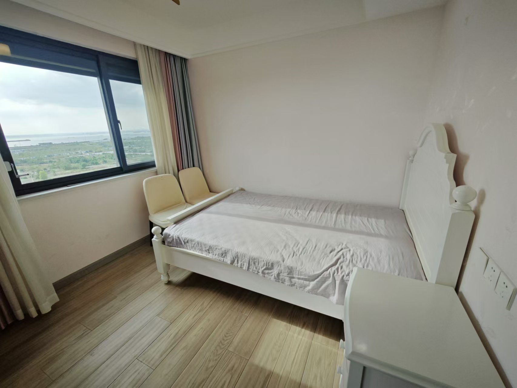 临江家园 3室2厅2卫 145m&sup2;