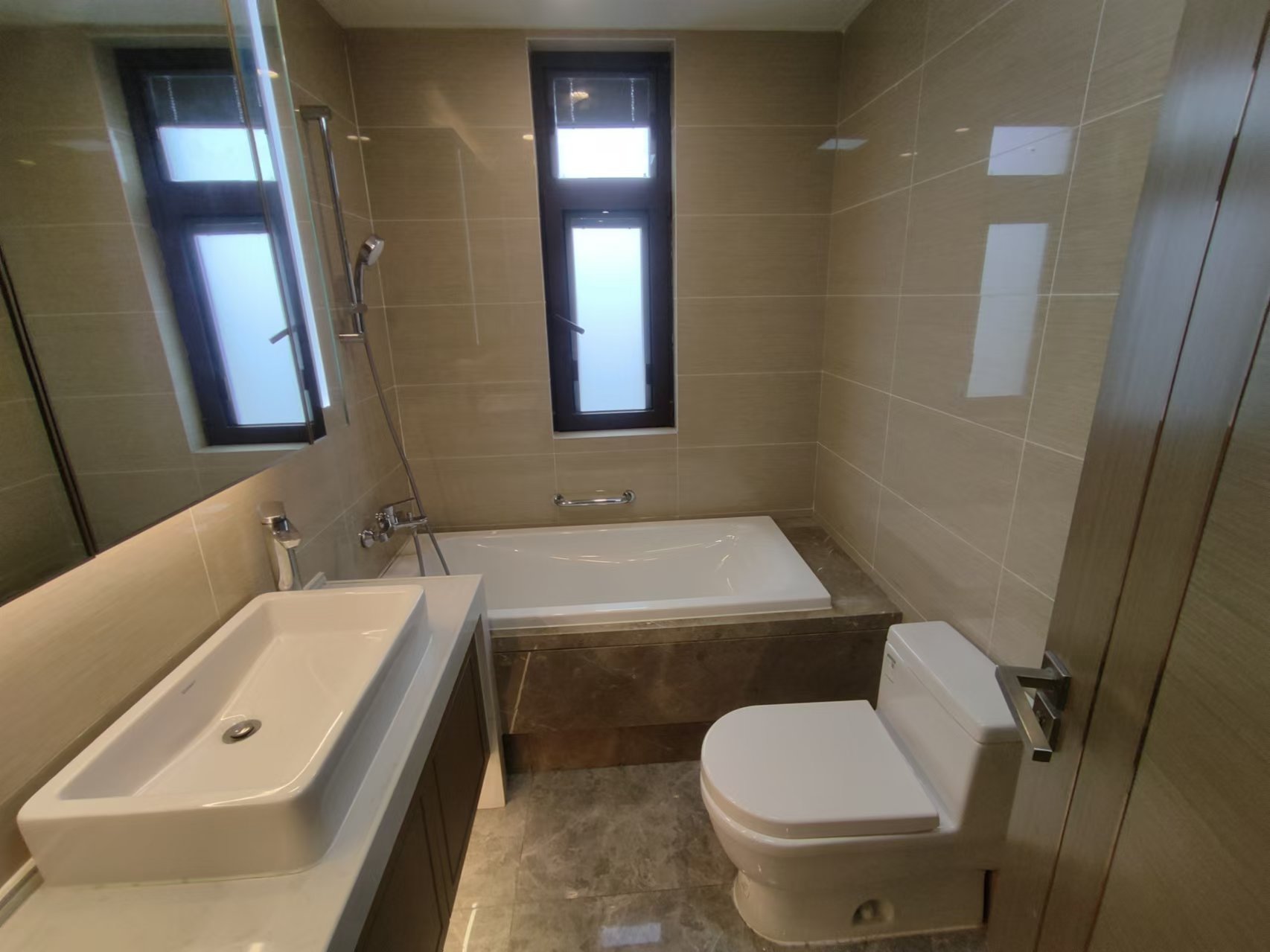 珑府 4室2厅2卫 142.55m&sup2;