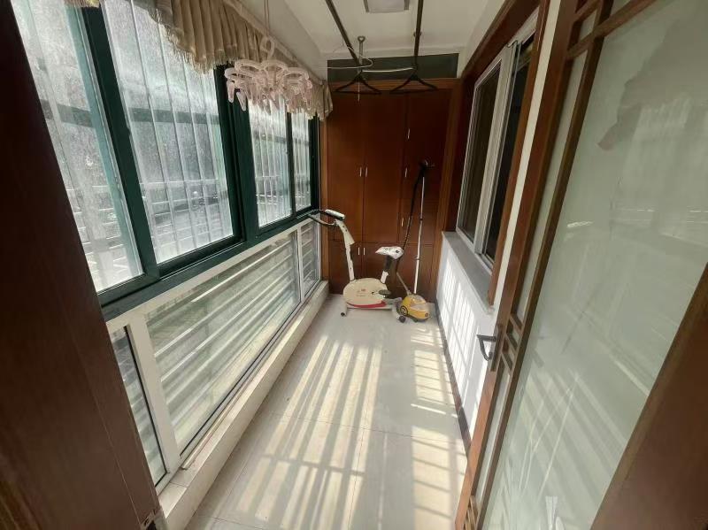 天虹花园 3室2厅2卫 140m&sup2;
