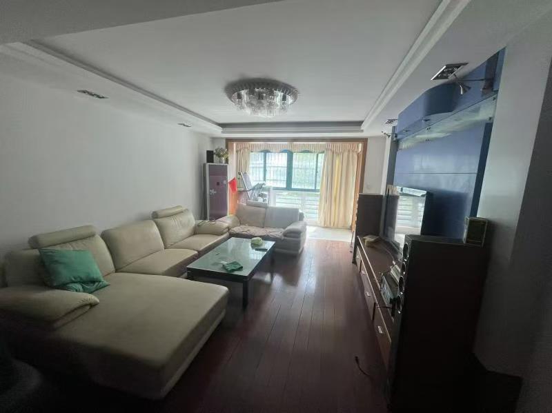 天虹花园 3室2厅2卫 140m&sup2;