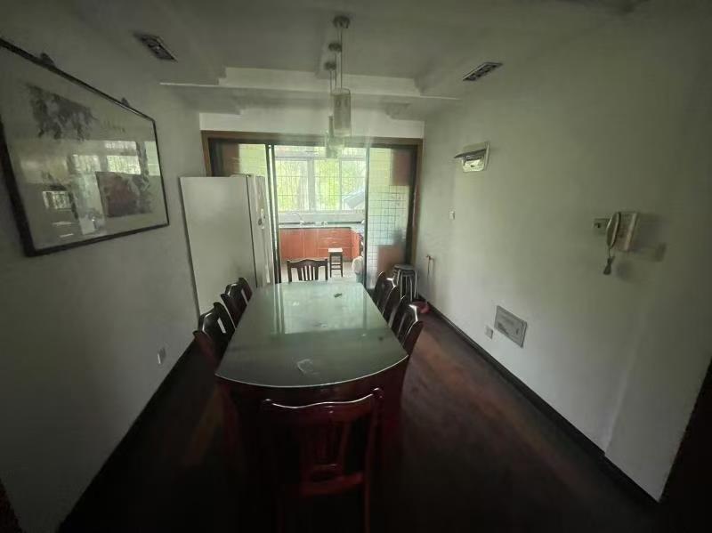 天虹花园 3室2厅2卫 140m&sup2;