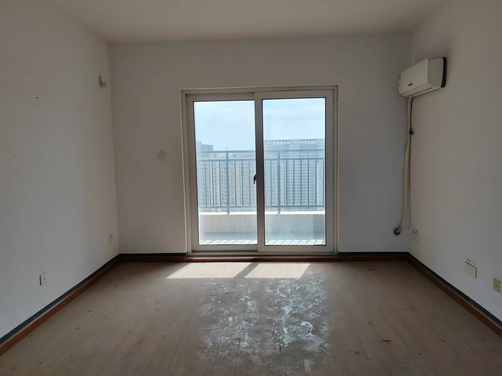 世茂新界 3室2厅2卫 123.00m&sup2;