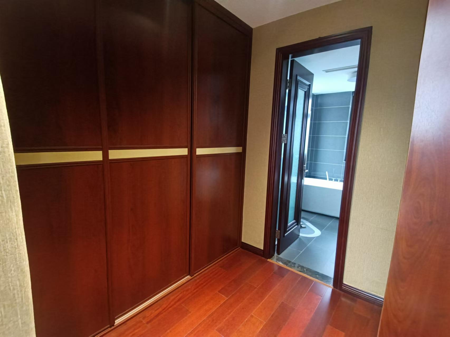 金河名人世家 4室3厅3卫 272.84m²