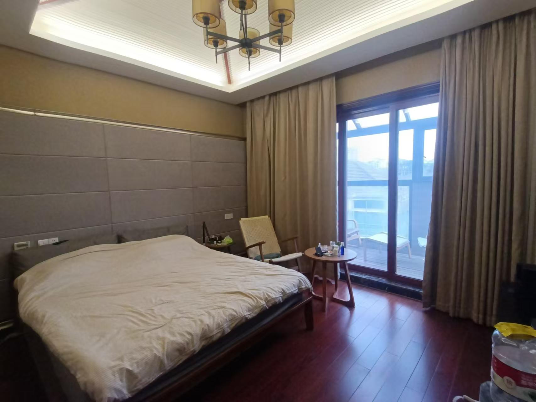 金河名人世家 4室3厅3卫 272.84m²