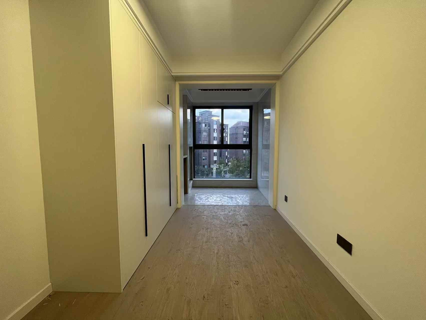 江畔花苑 3室2厅1卫 106m&sup2;
