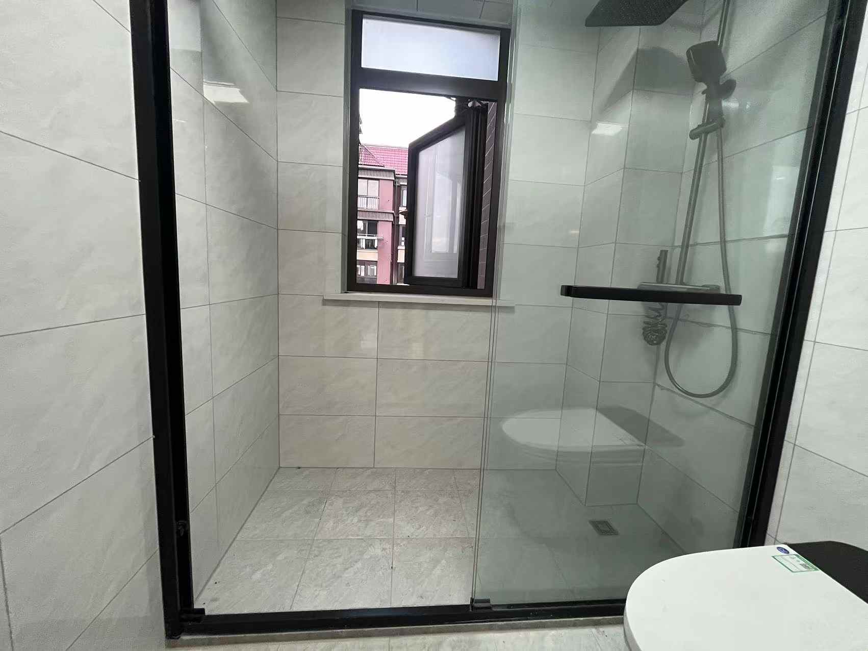 江畔花苑 3室2厅1卫 106m&sup2;
