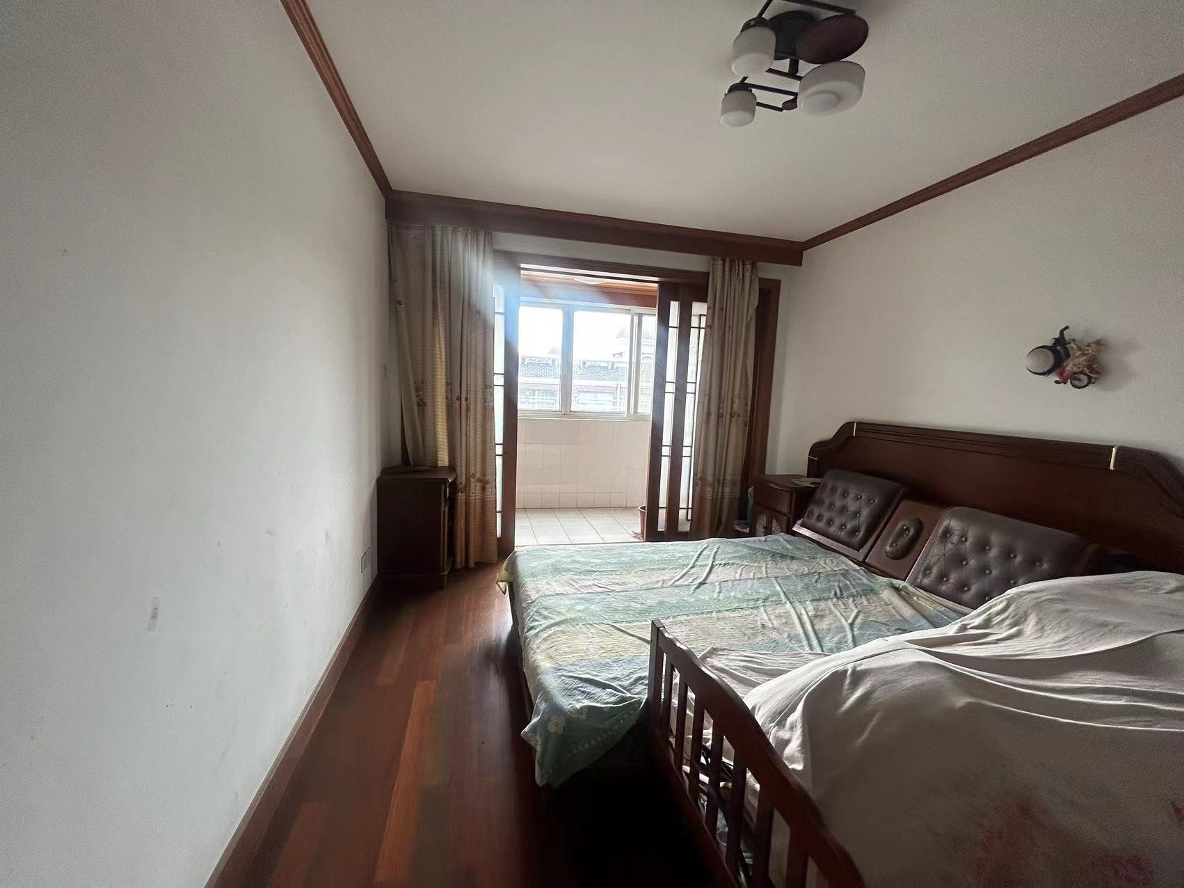 濠西园 3室2厅1卫 138m&sup2;