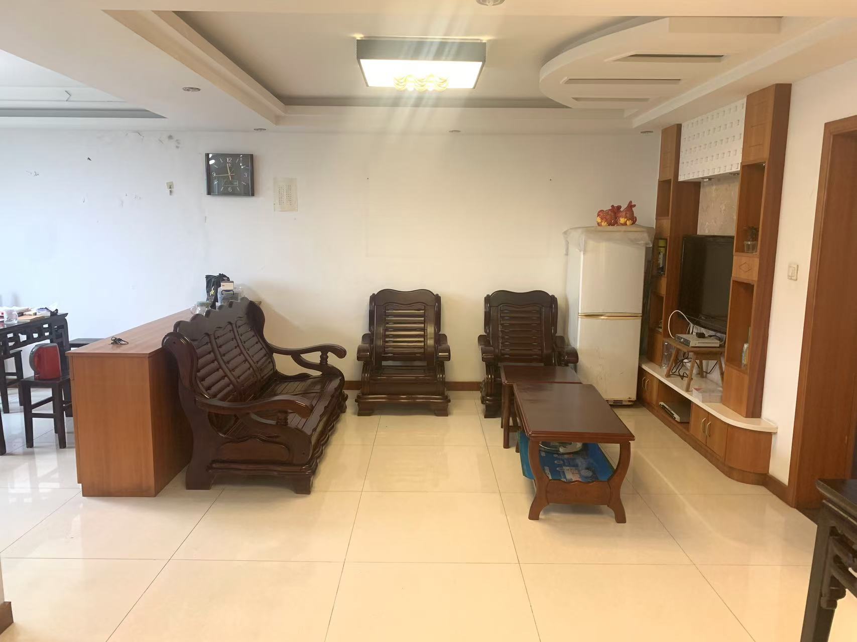 怡园新苑 4室2厅2卫 144m²