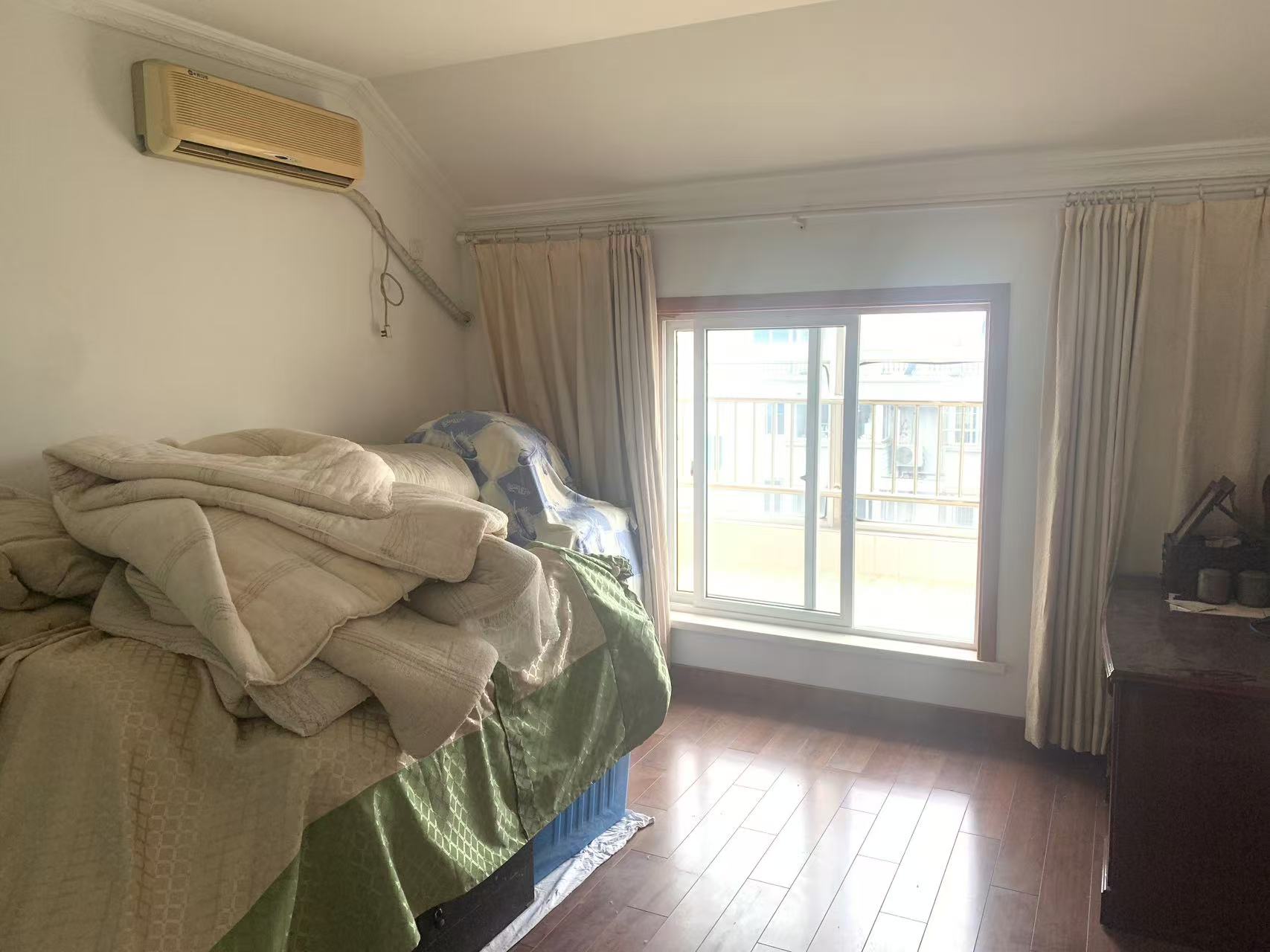 怡园新苑 4室2厅2卫 144m²