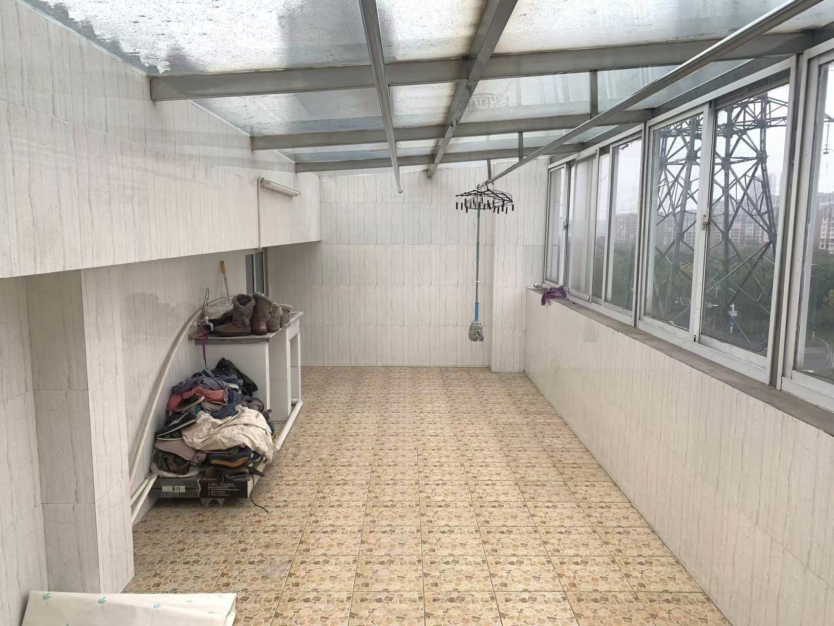 怡园新苑 4室2厅2卫 144m²