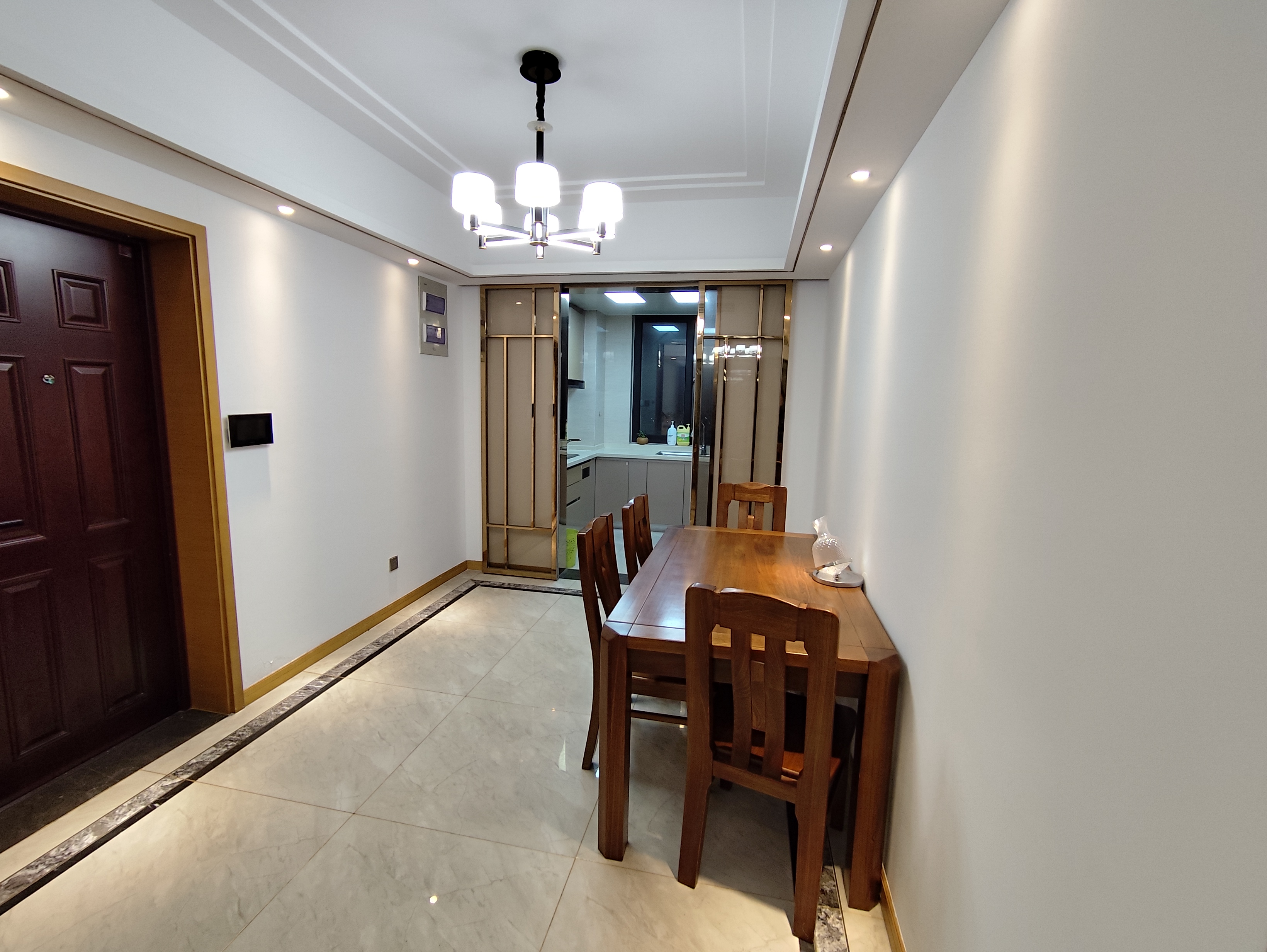 中南世纪花城三期 4室2厅2卫 140m²