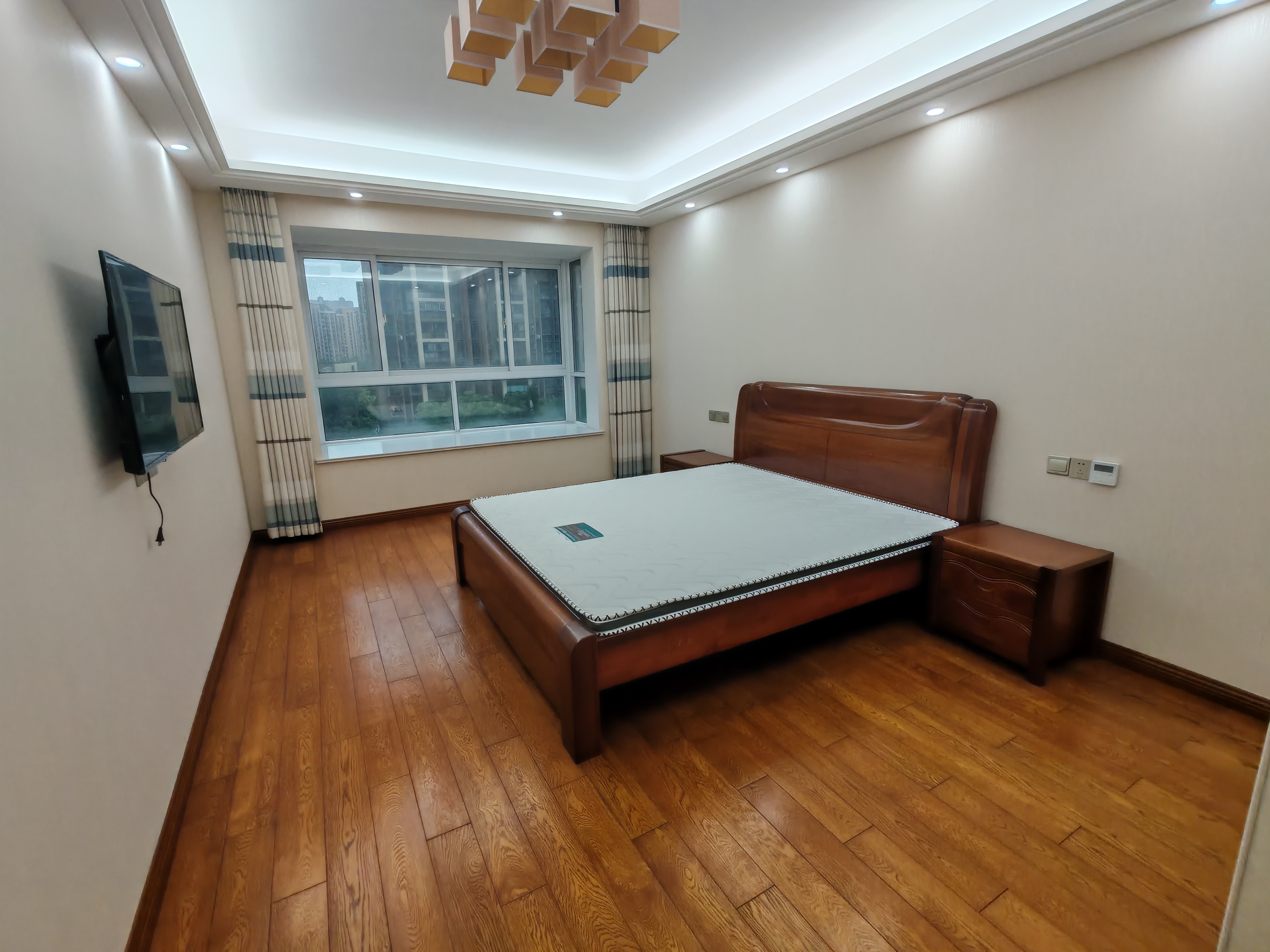 尚海城 4室2厅2卫 150m&sup2;