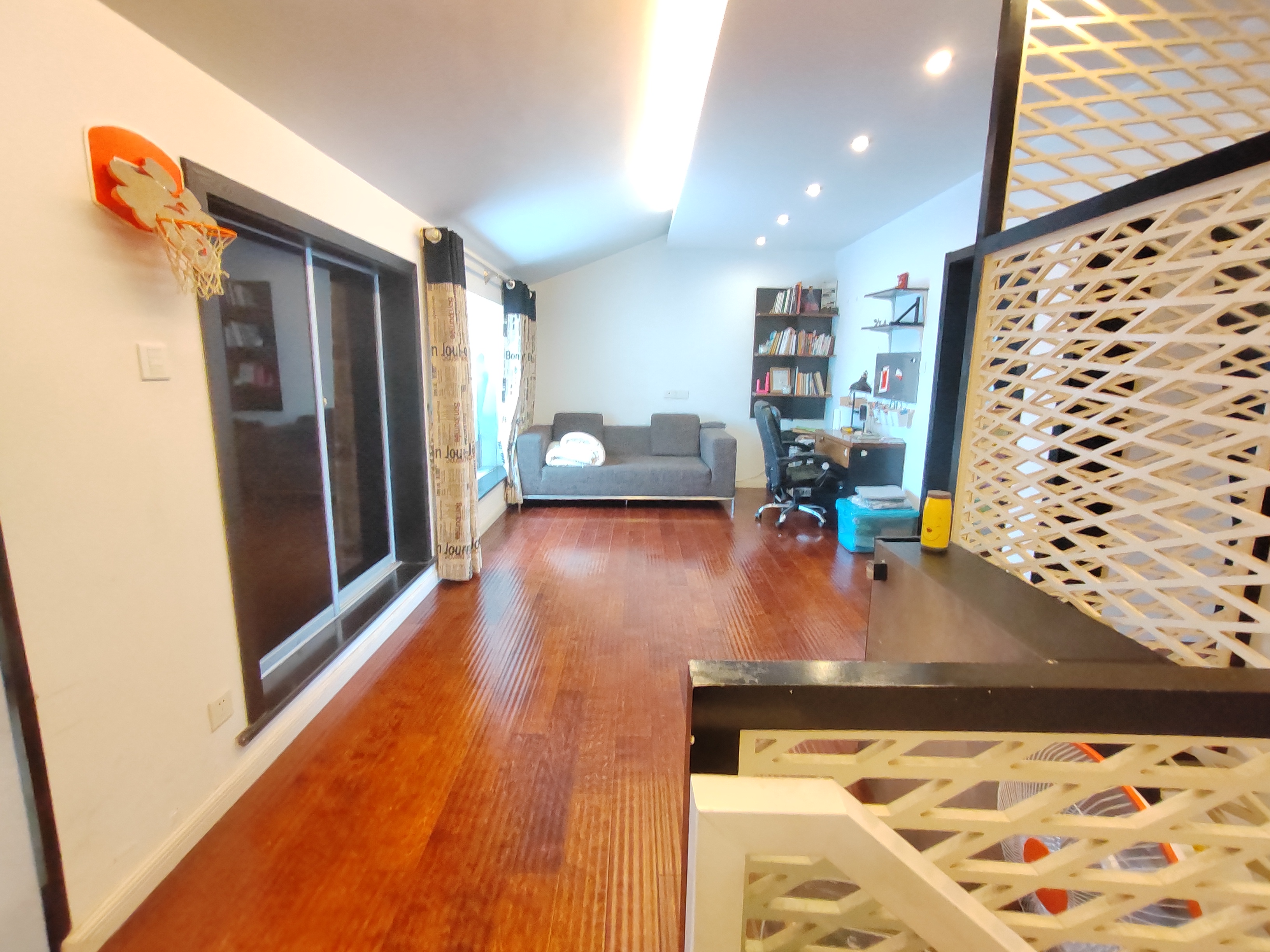 天都花苑 3室2厅2卫 103.00m&sup2;