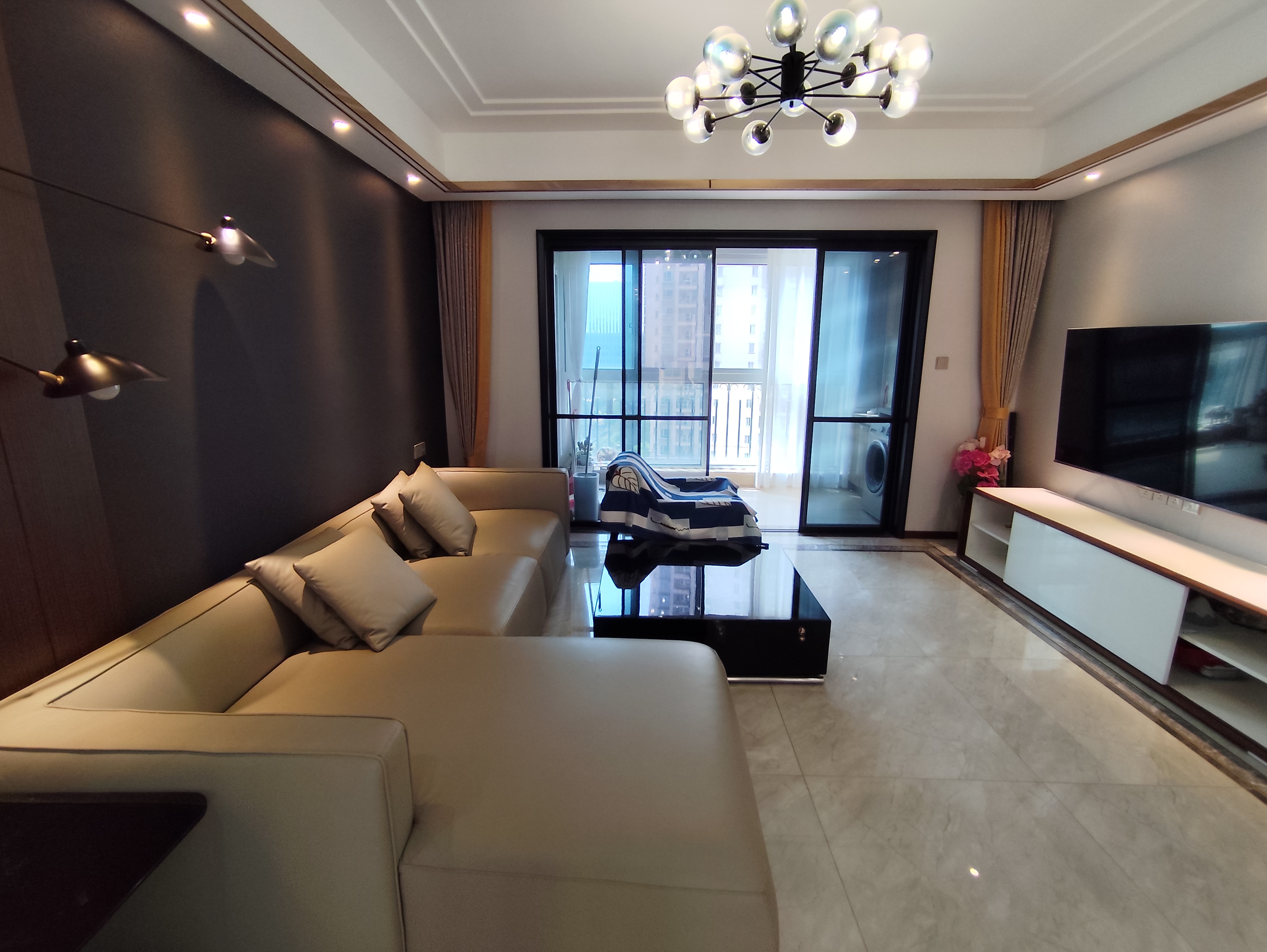 中南世纪花城三期 4室2厅2卫 165.7m²