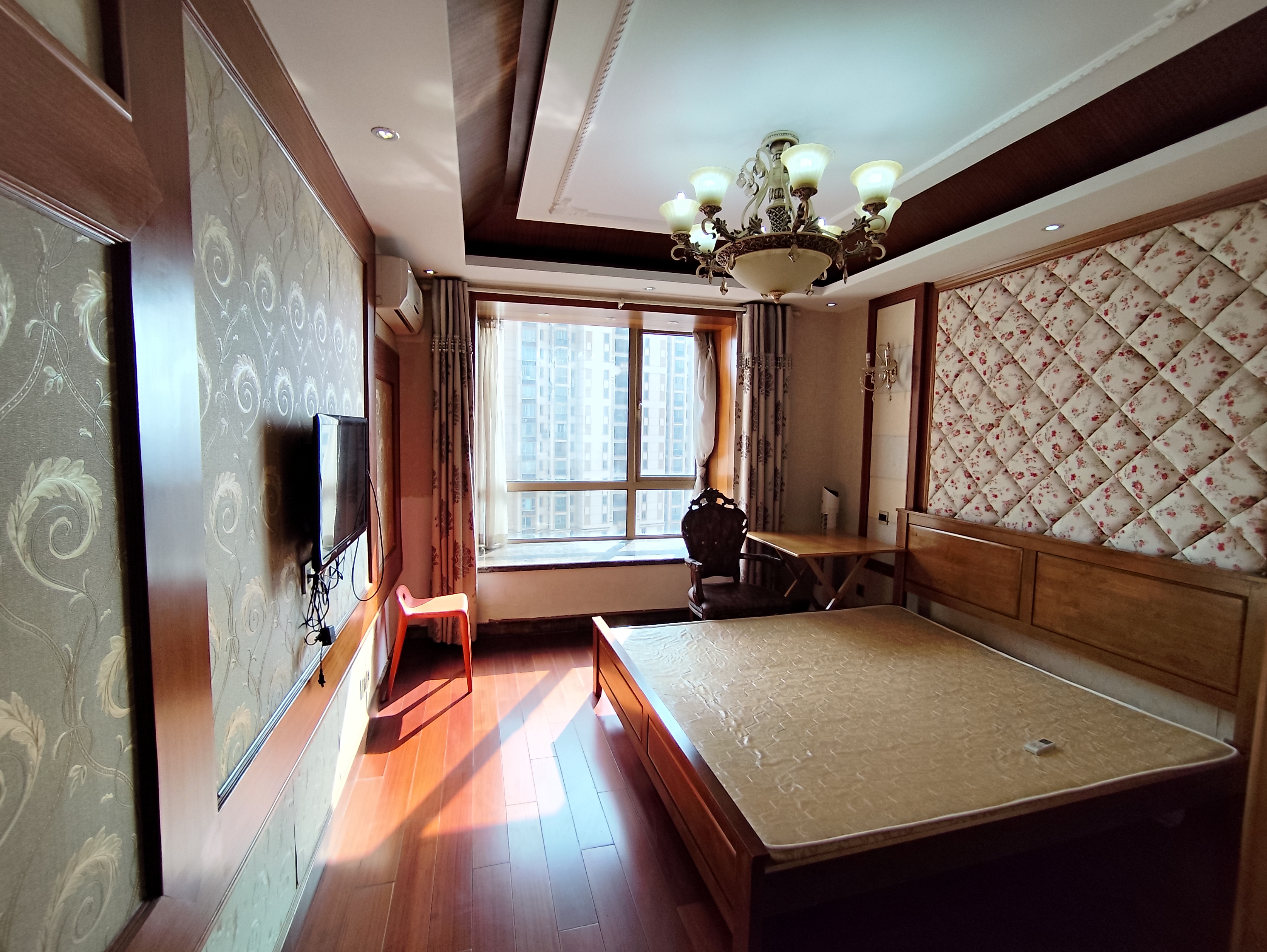 中南世纪花城一期 3室2厅2卫 137m&sup2;