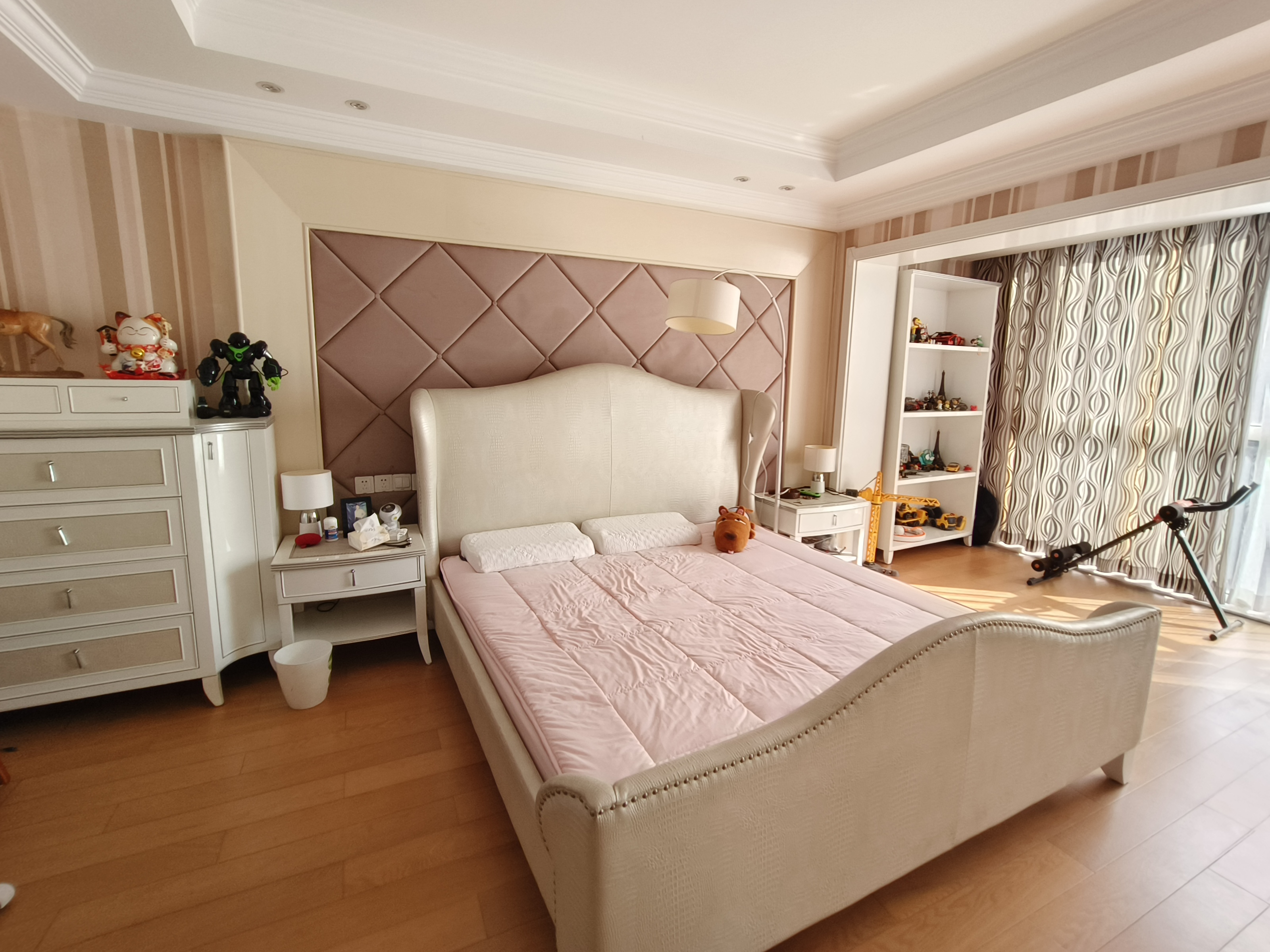 天安花园 5室2厅3卫 290.00m&sup2;