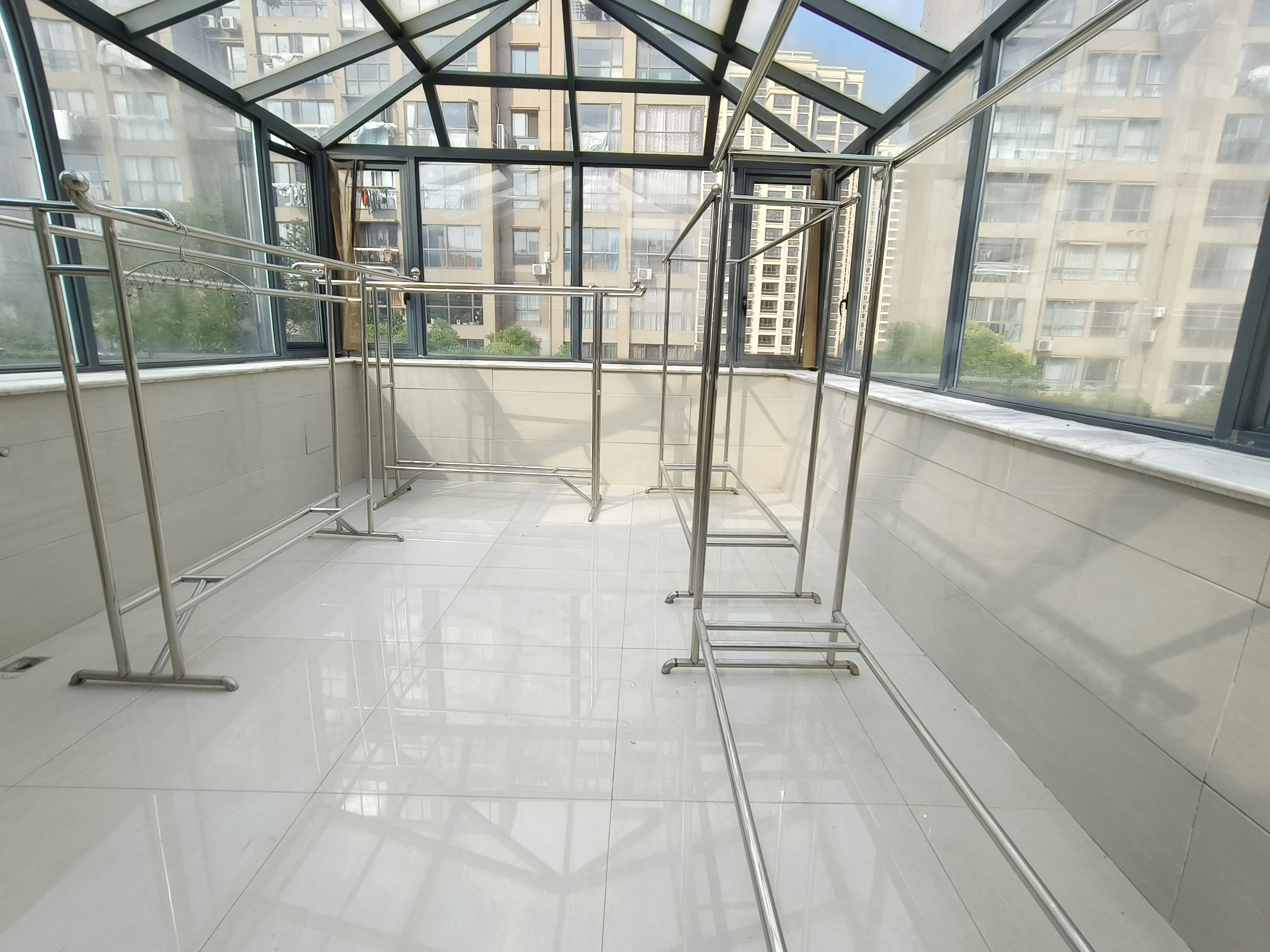 天安花园 5室2厅3卫 290.00m&sup2;