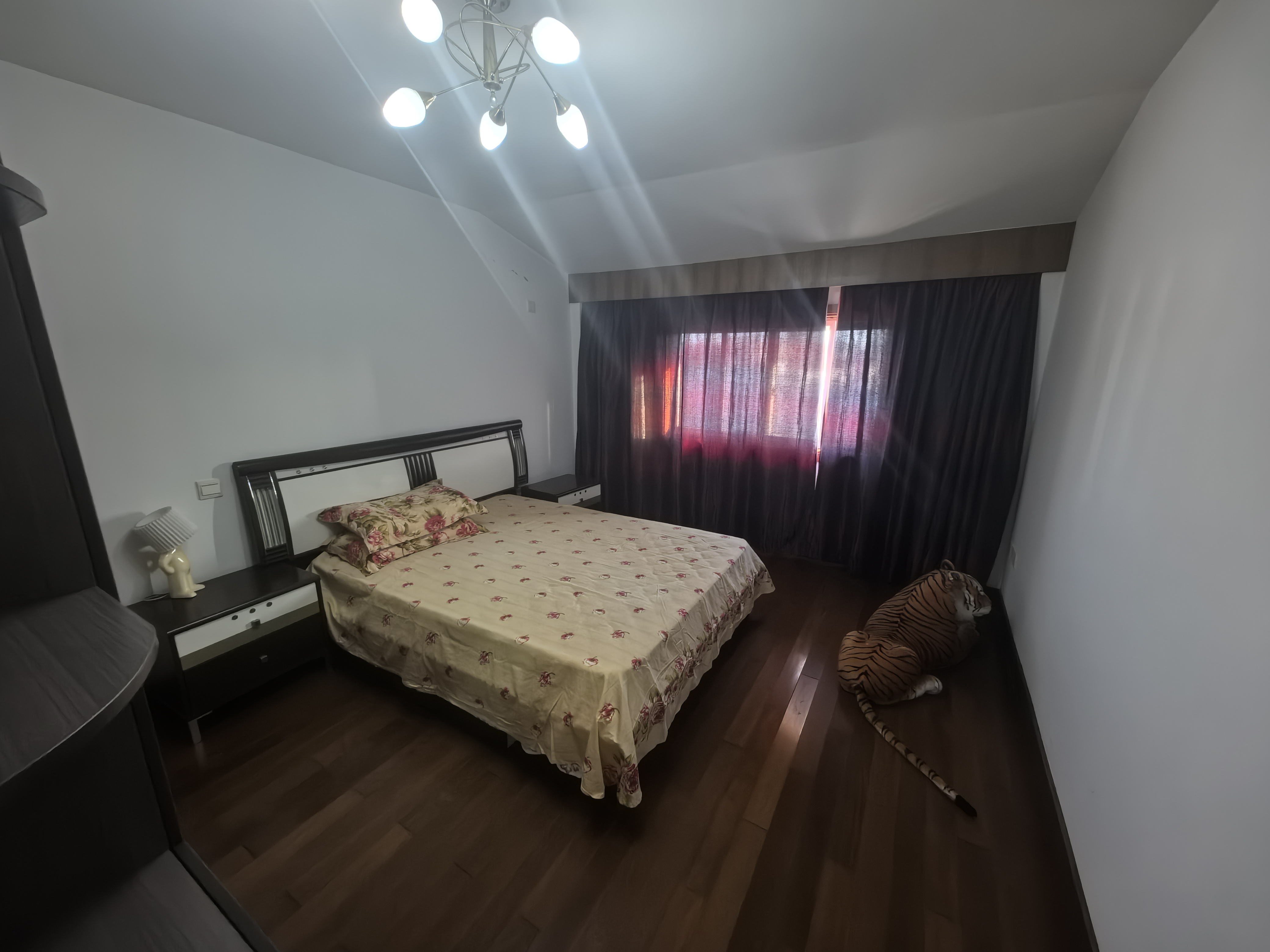 新桥北村 6室3厅3卫 300m&sup2;