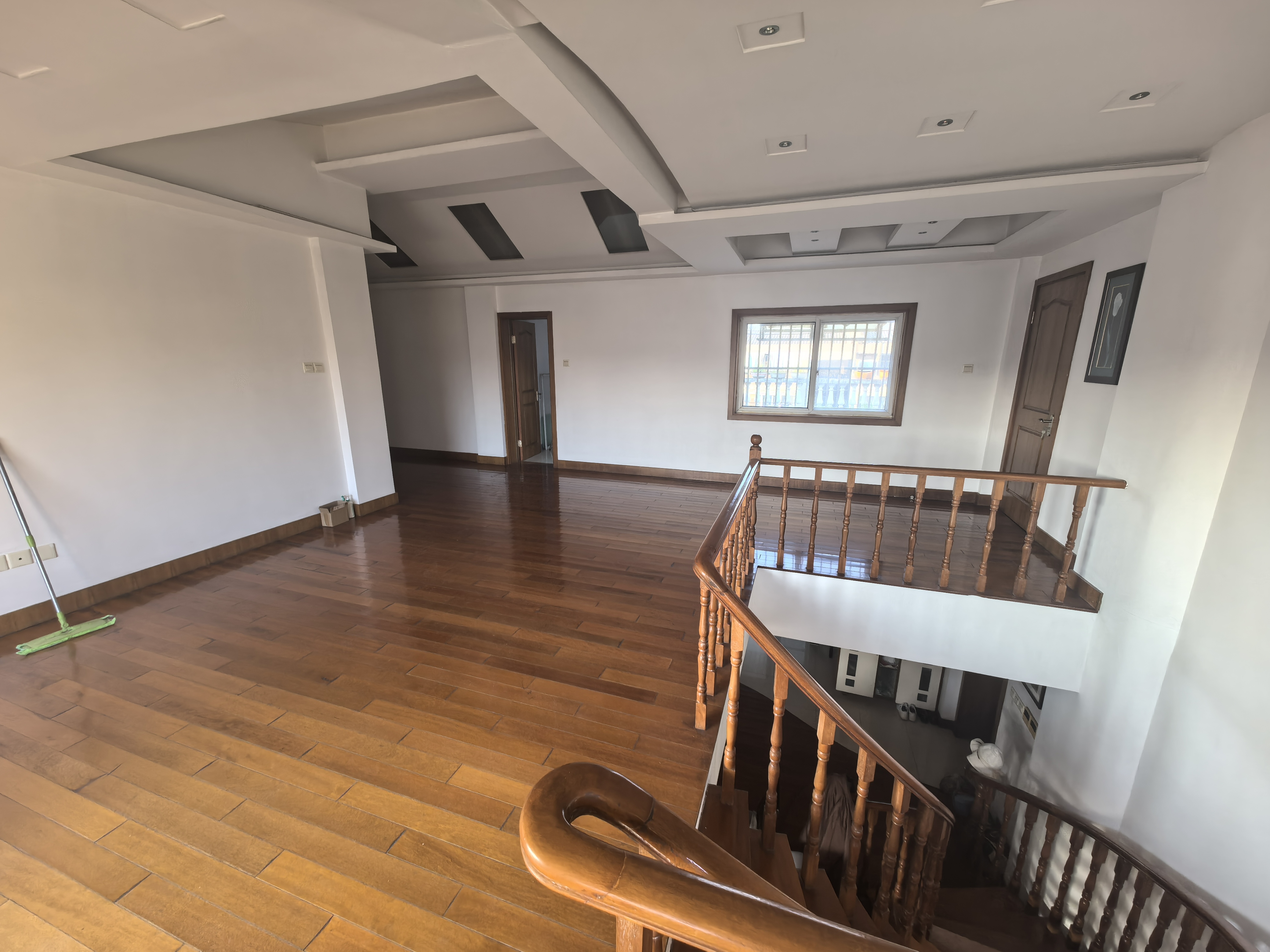 新桥北村 6室3厅3卫 300m&sup2;
