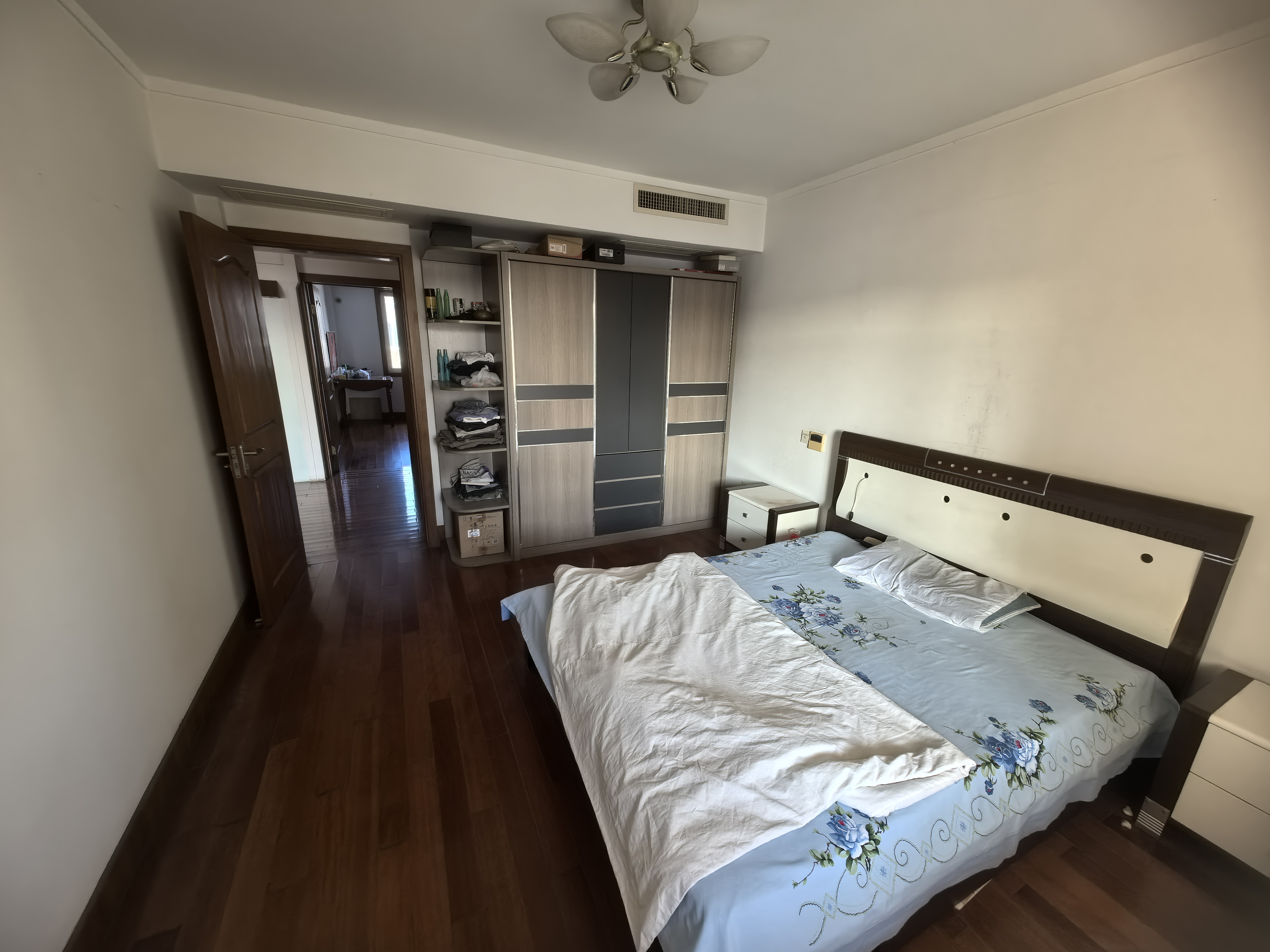 新桥北村 6室3厅3卫 300m&sup2;