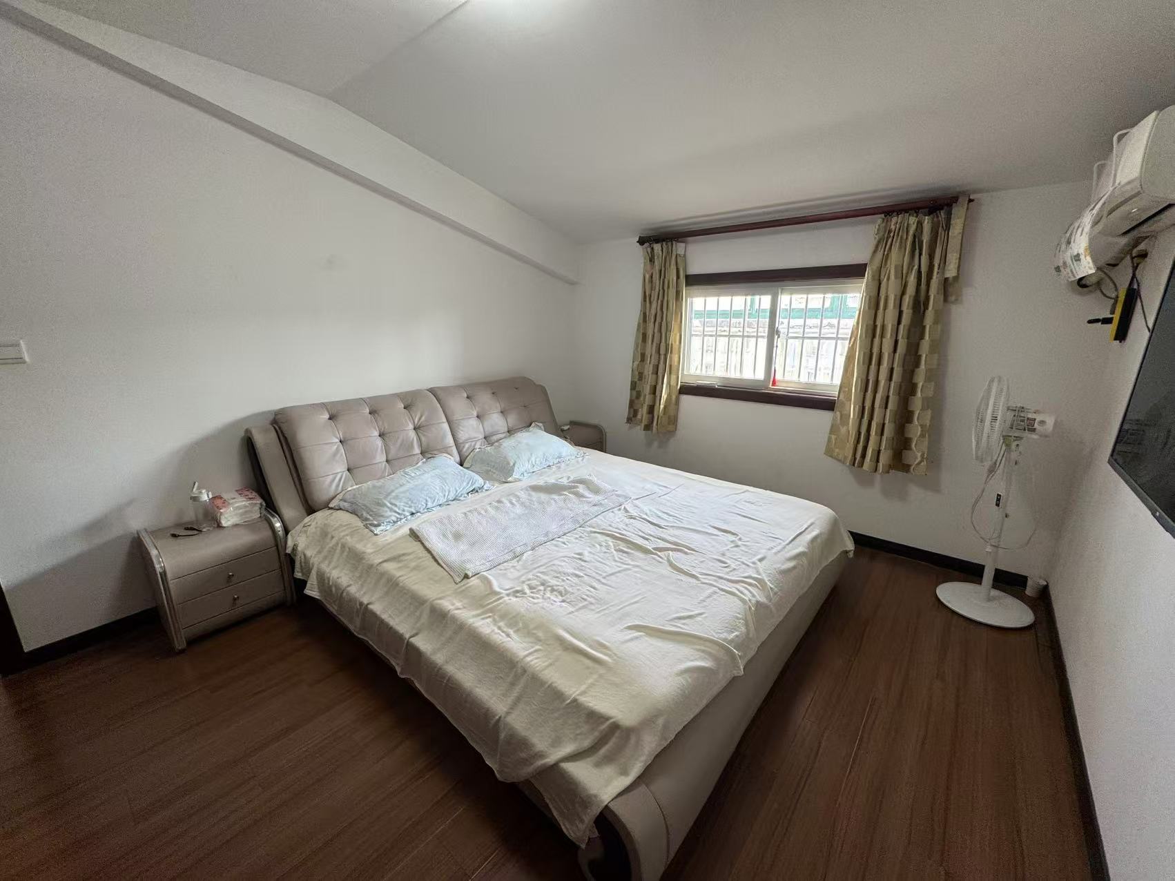 新华佳园 4室2厅1卫 133.00m&sup2;