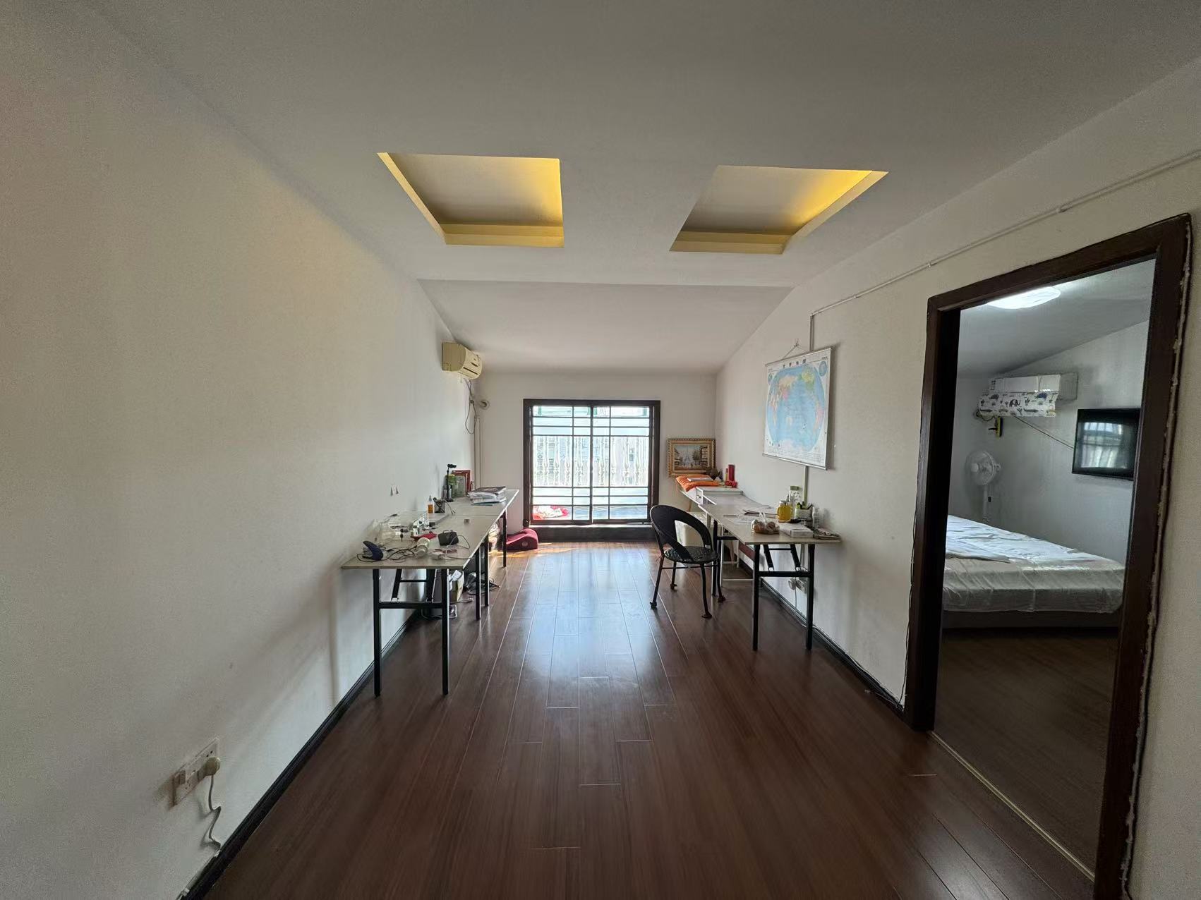 新华佳园 4室2厅1卫 133.00m&sup2;