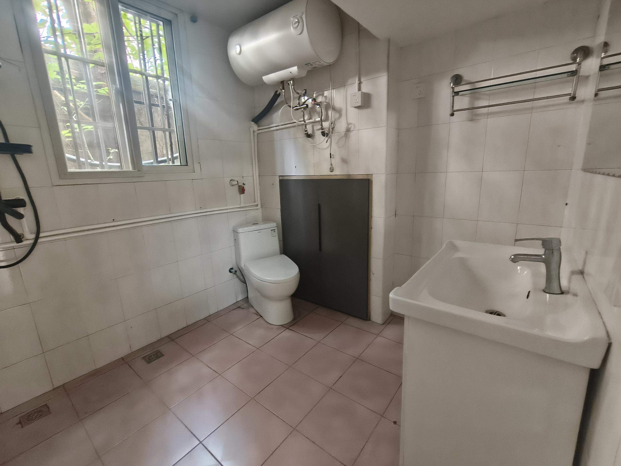 启秀路20号 3室2厅1卫 87.07m&sup2;