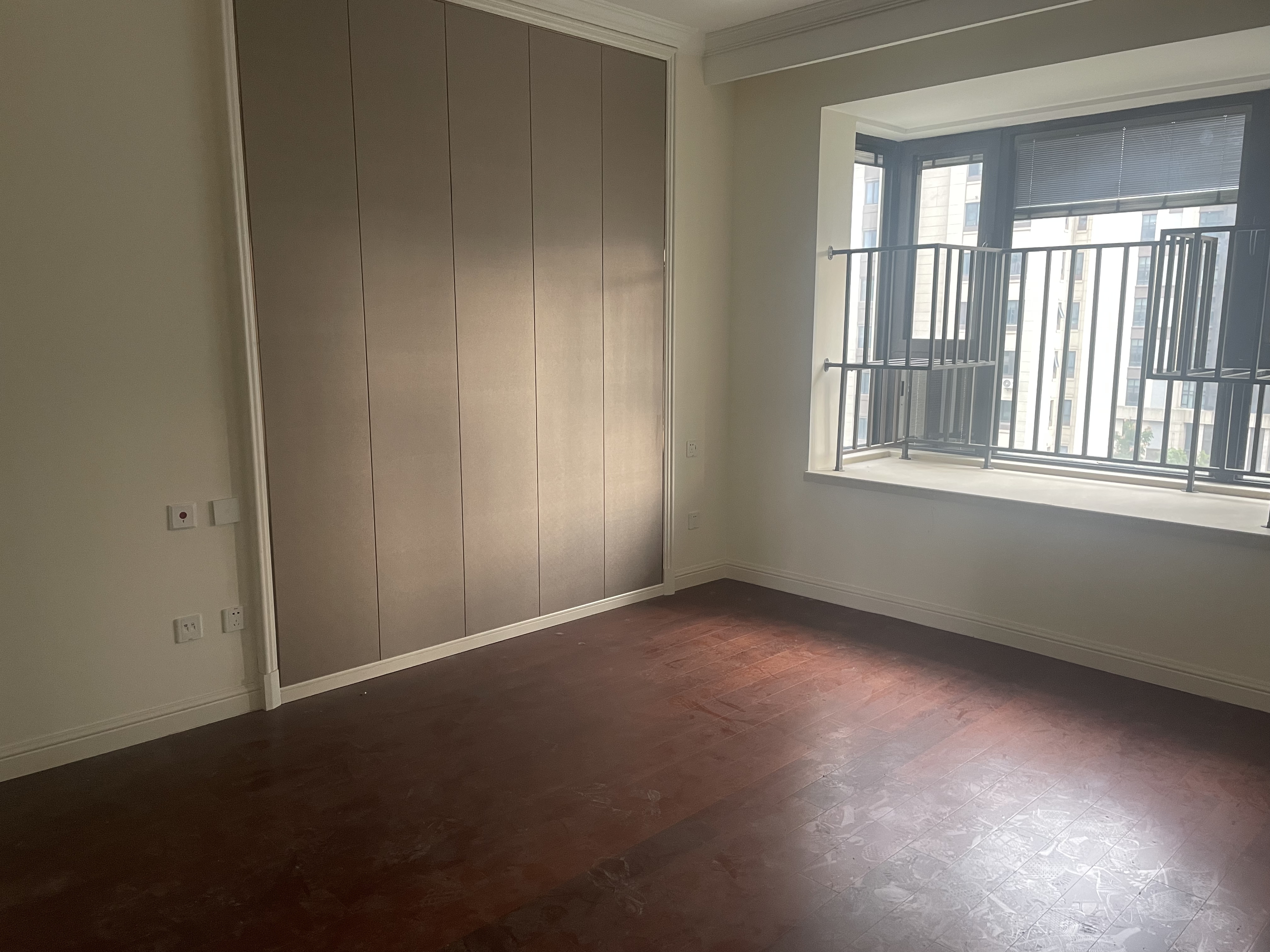 红星天铂 4室2厅2卫 128.00m²