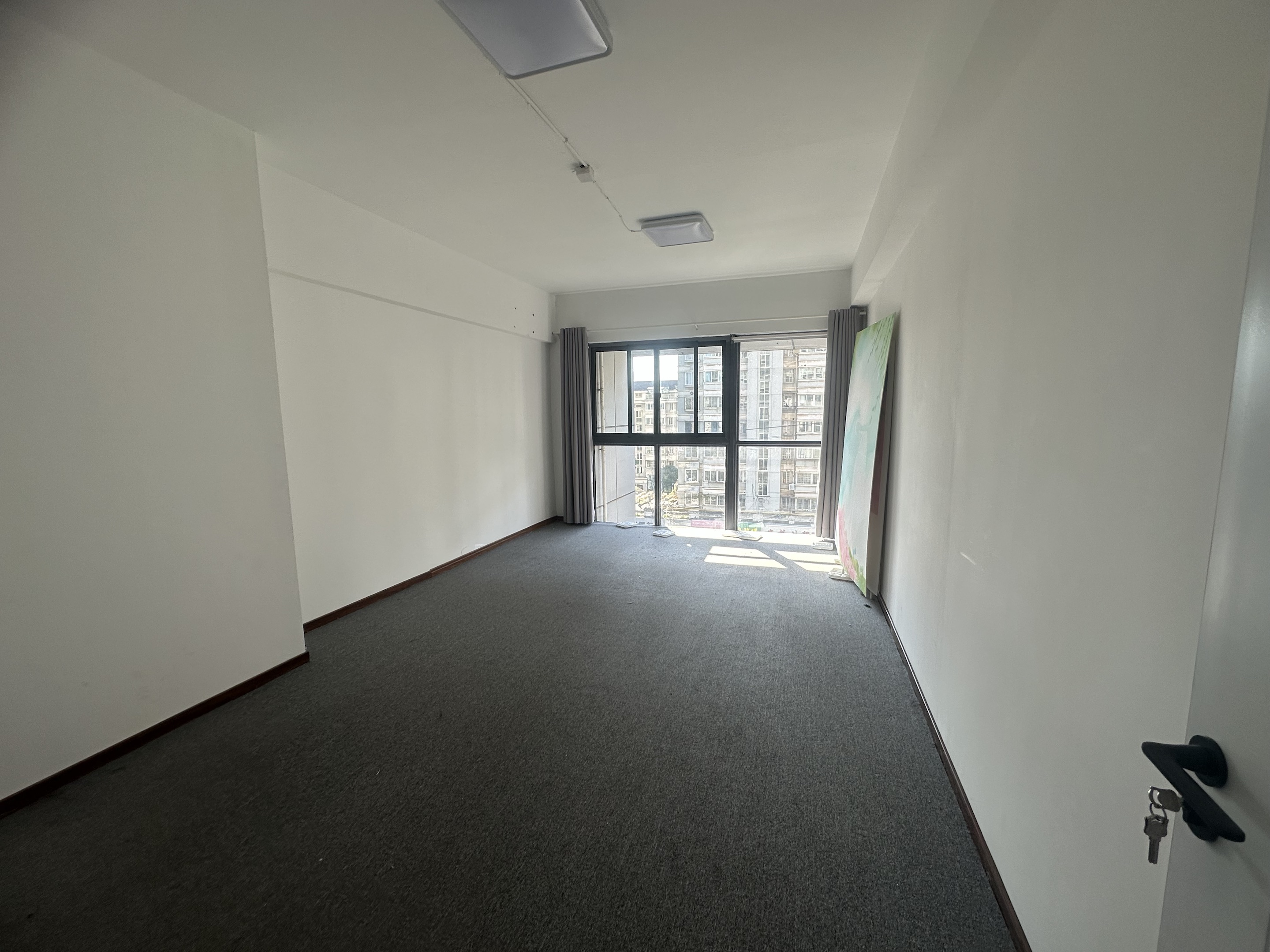 太阳鑫城 3室1厅1卫 130m&sup2;