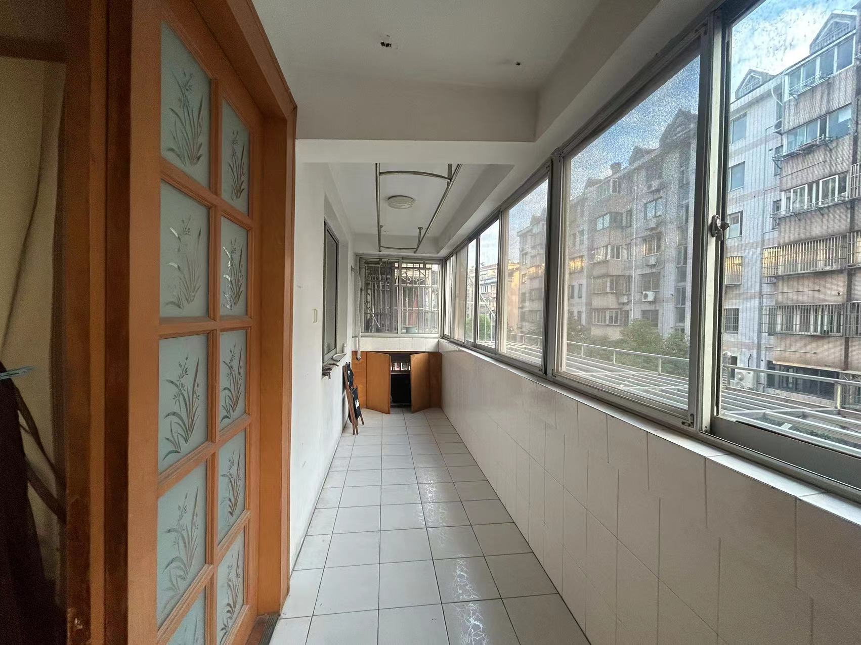 黎明花园 3室1厅1卫 110m&sup2;